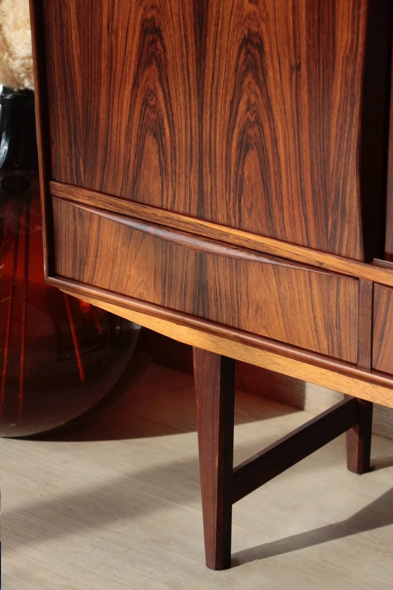 Buffet haut scandinave en palissandre – design E.W. Bach (années 60)