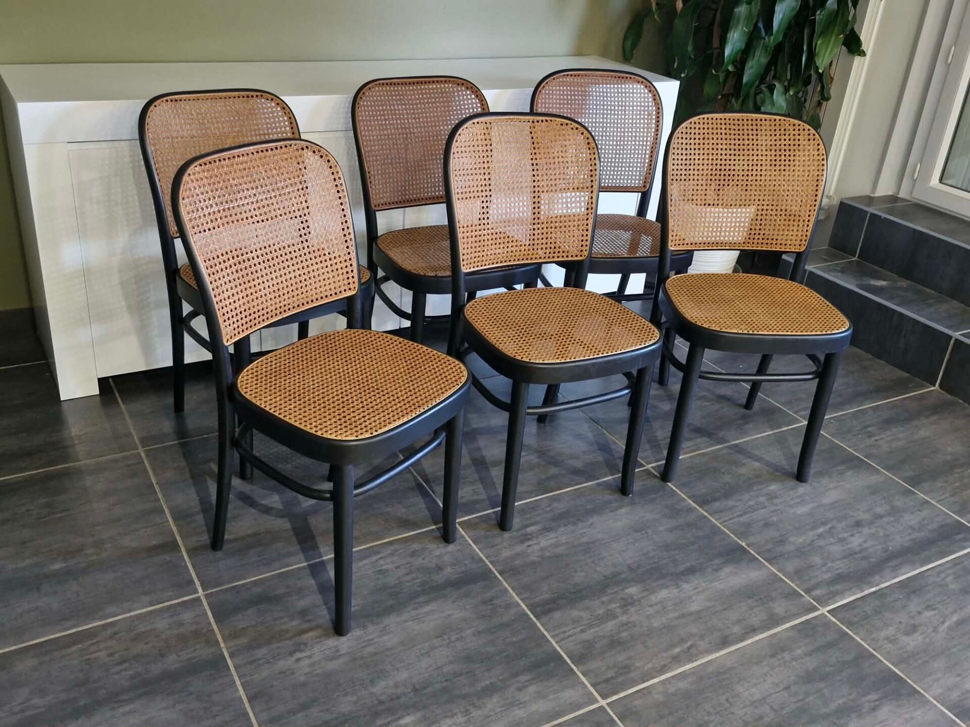 Lot de 6 chaises n°811 d’après Hoffmann, années 1990