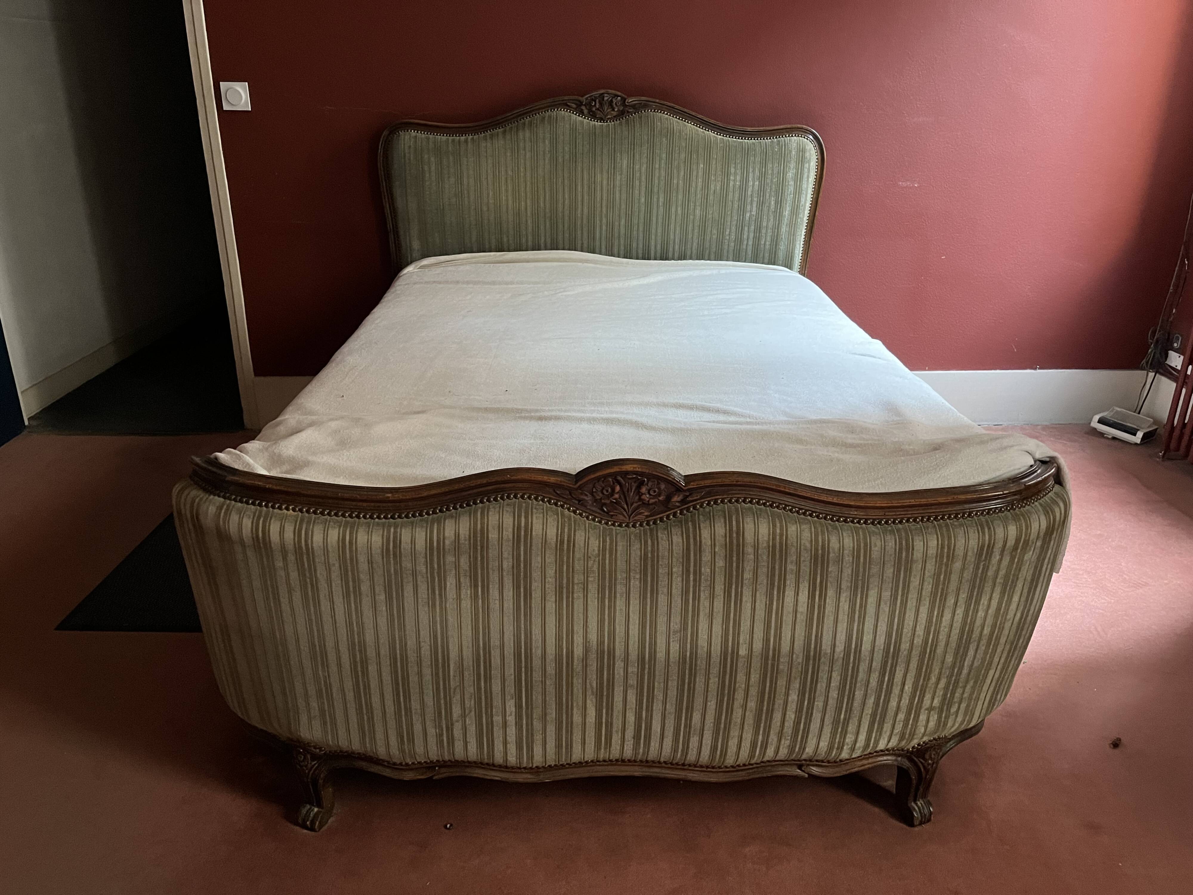 Louis XV style furniture — Carved walnut