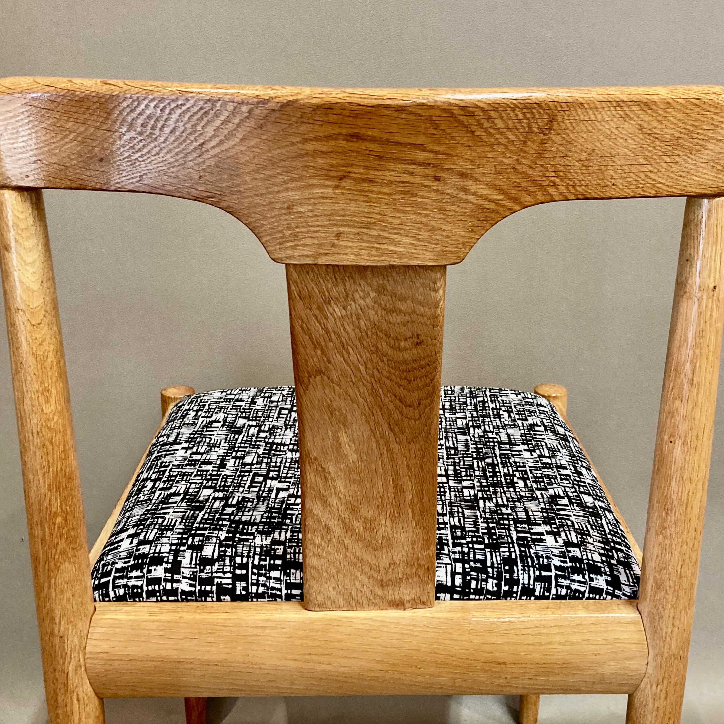 Ensemble de quatre chaises design scandinave 1950.
