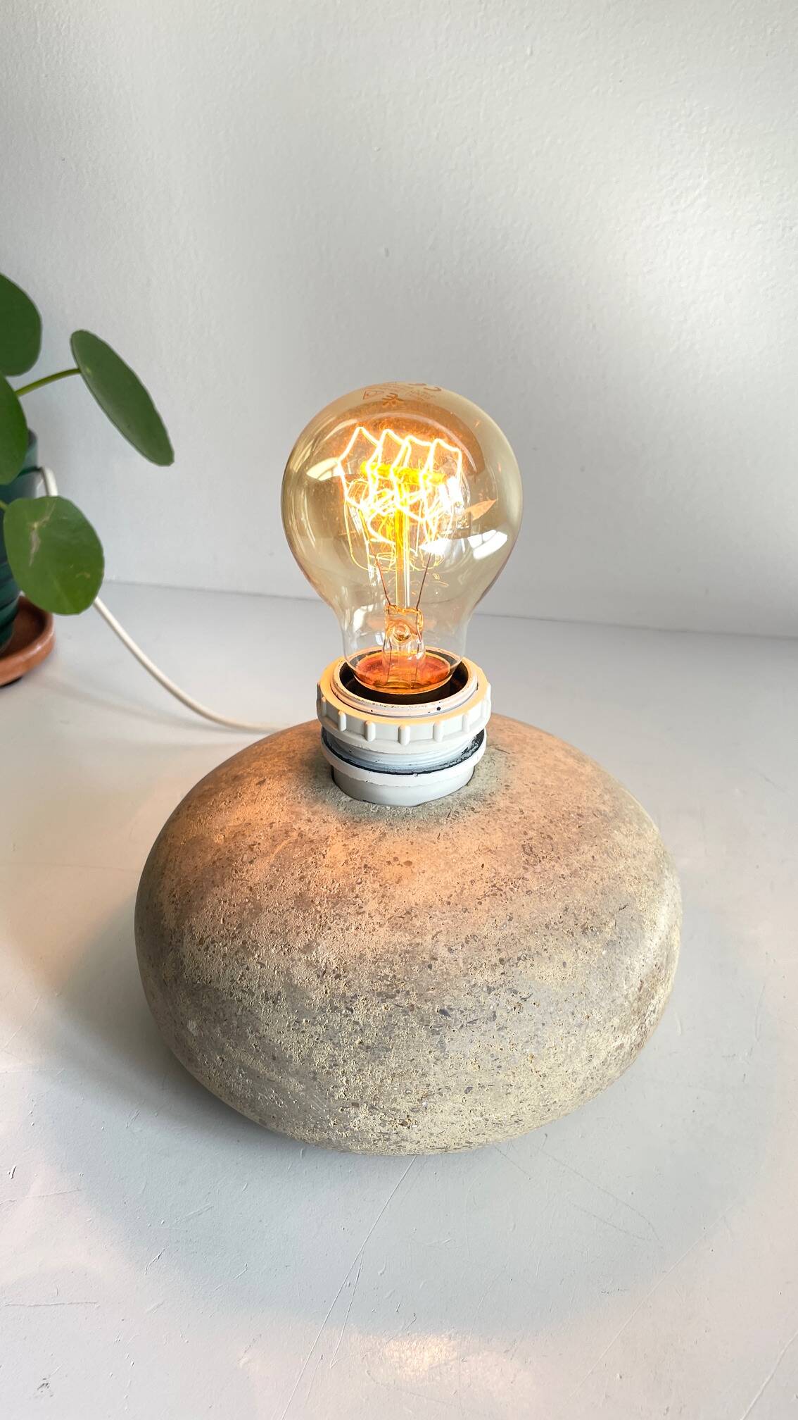 Vintage natural stone pebble lamp