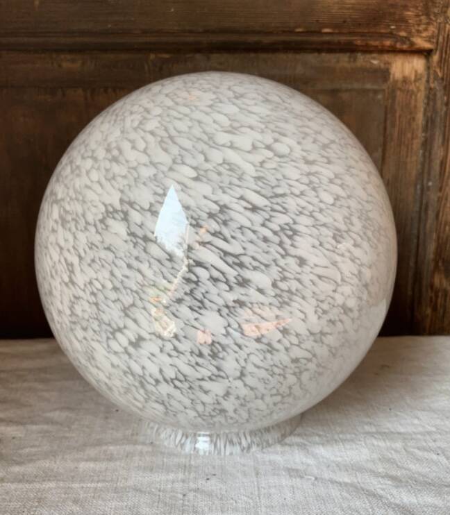 Globe ancien verre de Clichy