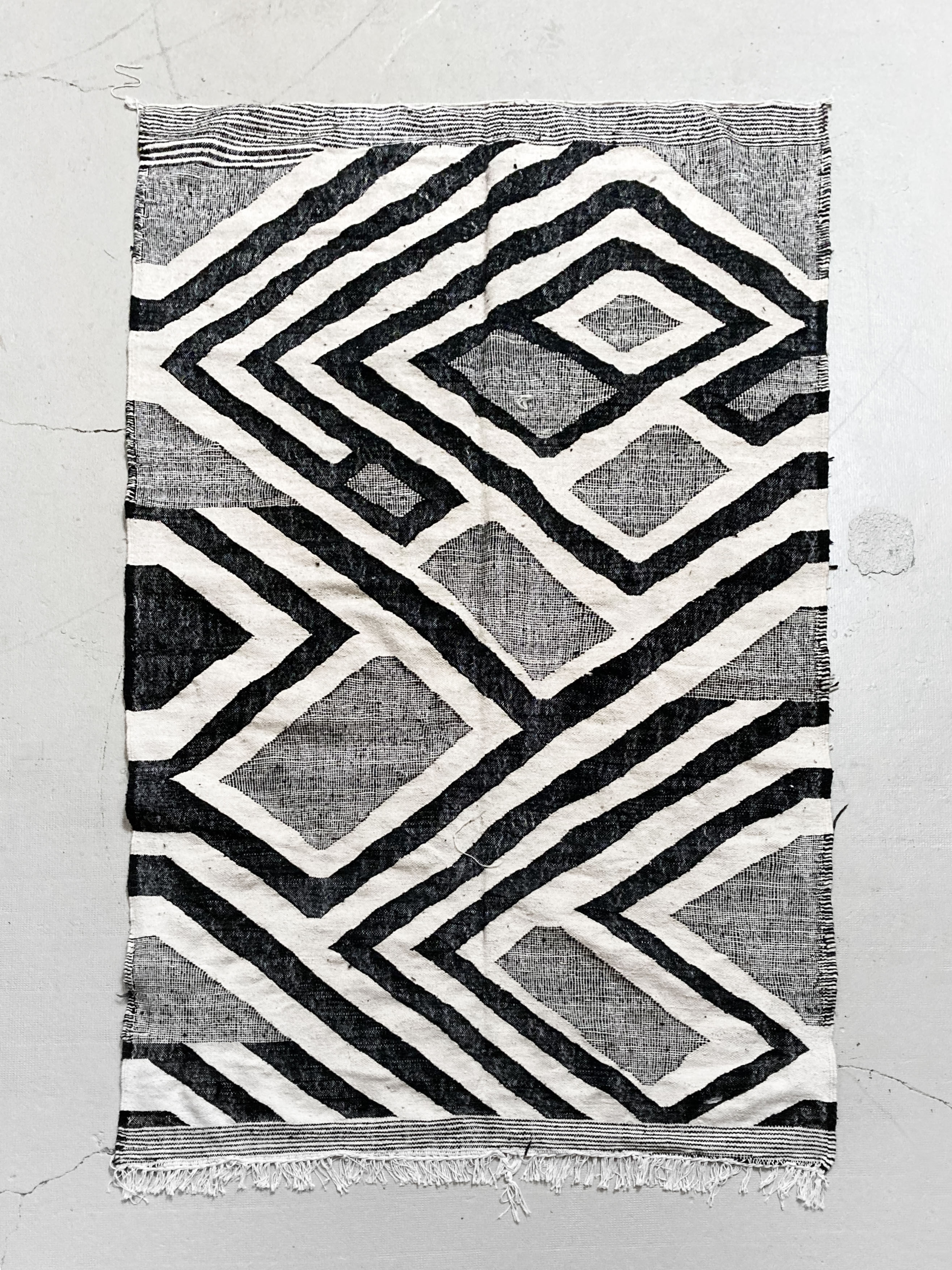 Kilim Berber Moroccan ecru with black graphic patterns 253x158cm