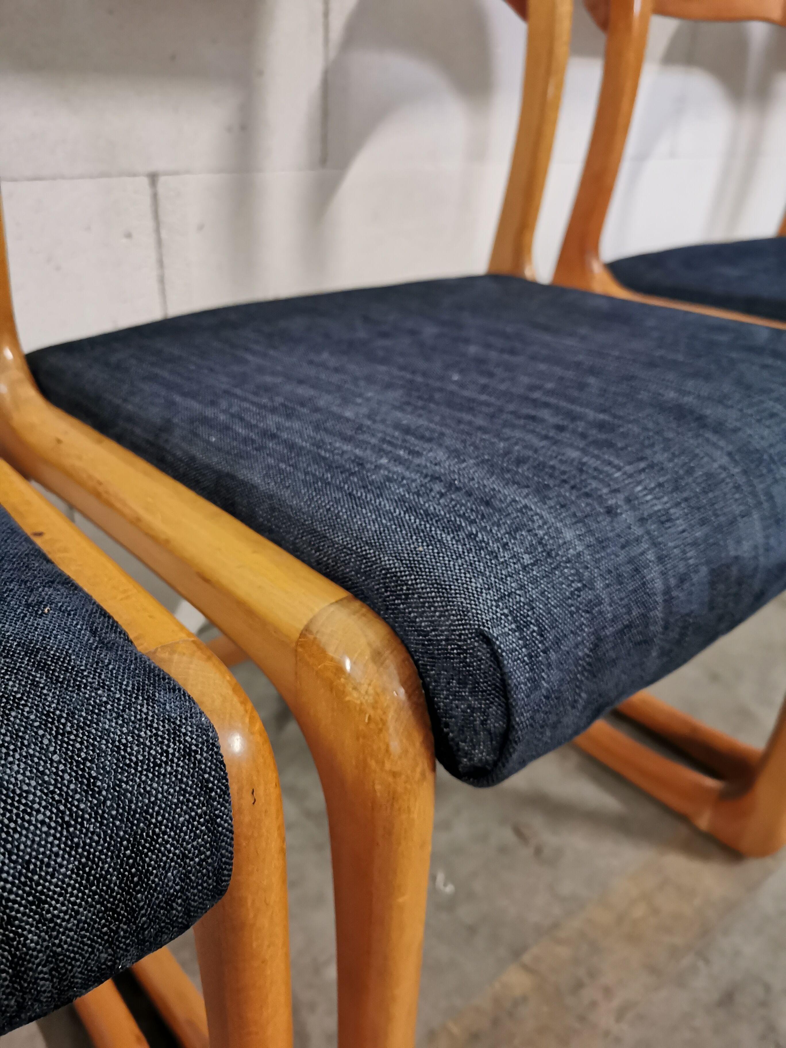 Lot de 4 chaises Baumann Traineau retapissées