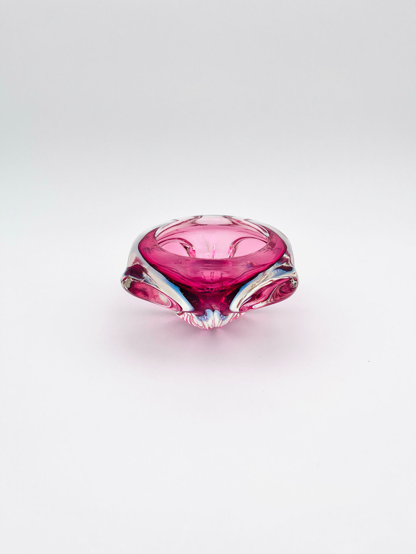 Bohême Crystal Pocket Bowl Hospodka Raspberry and Blue Reflections 1960