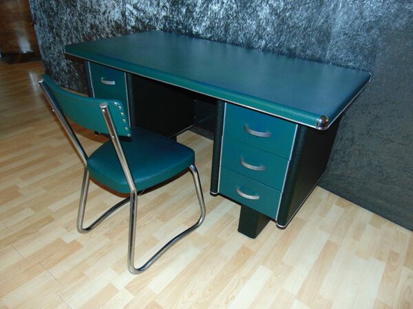 Bureau Industriel En Métal Recouvert De Skaï Vert, années 1950