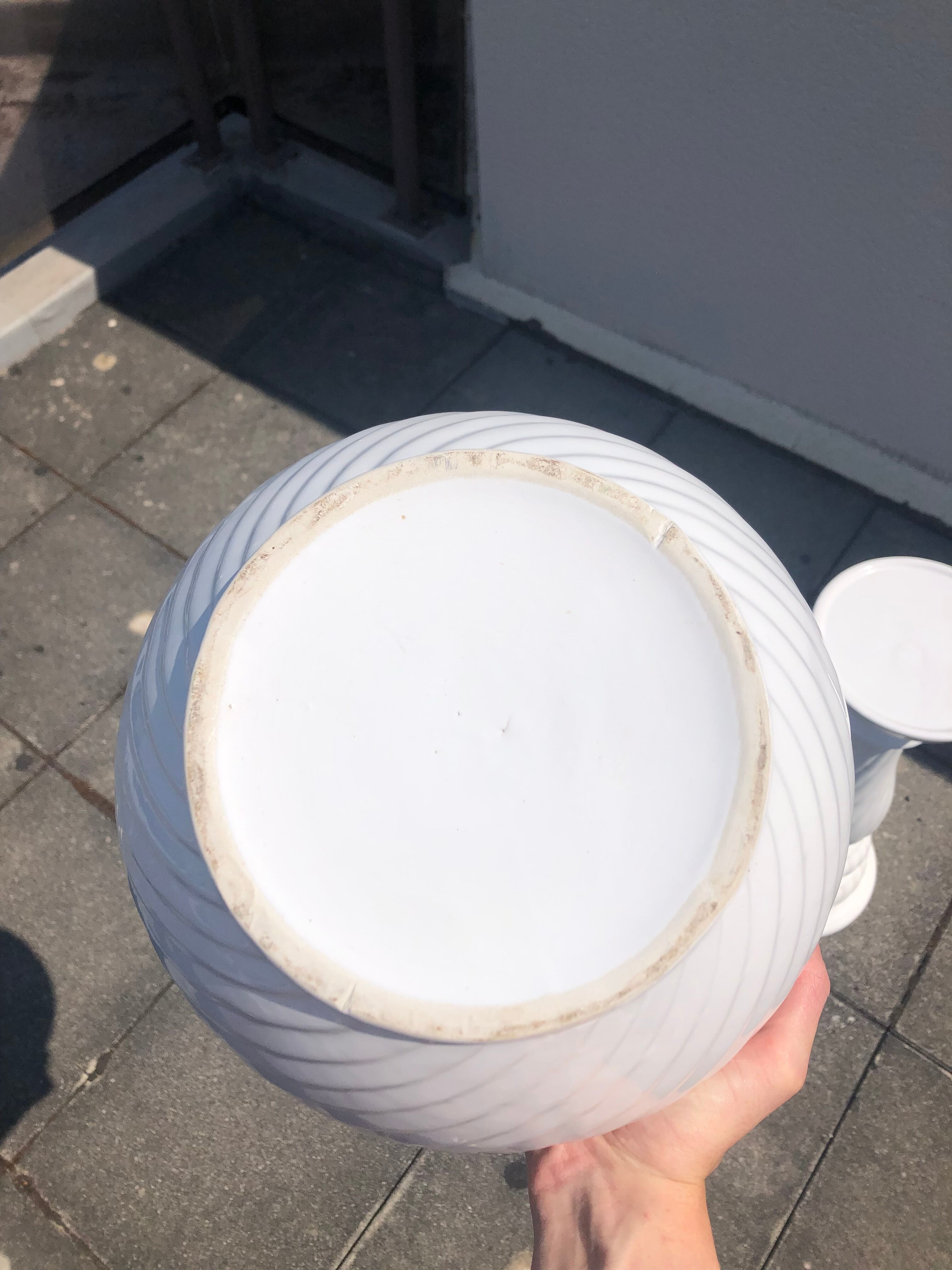 Column and white earthenware pot cover