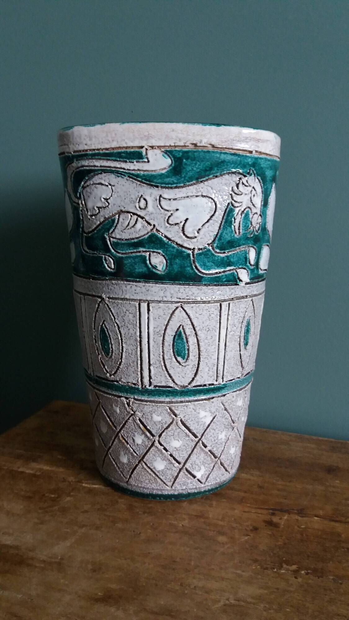Sgraffito vase signed Nuovo Rinascimento, Fratelli Fanciullacci, Italy