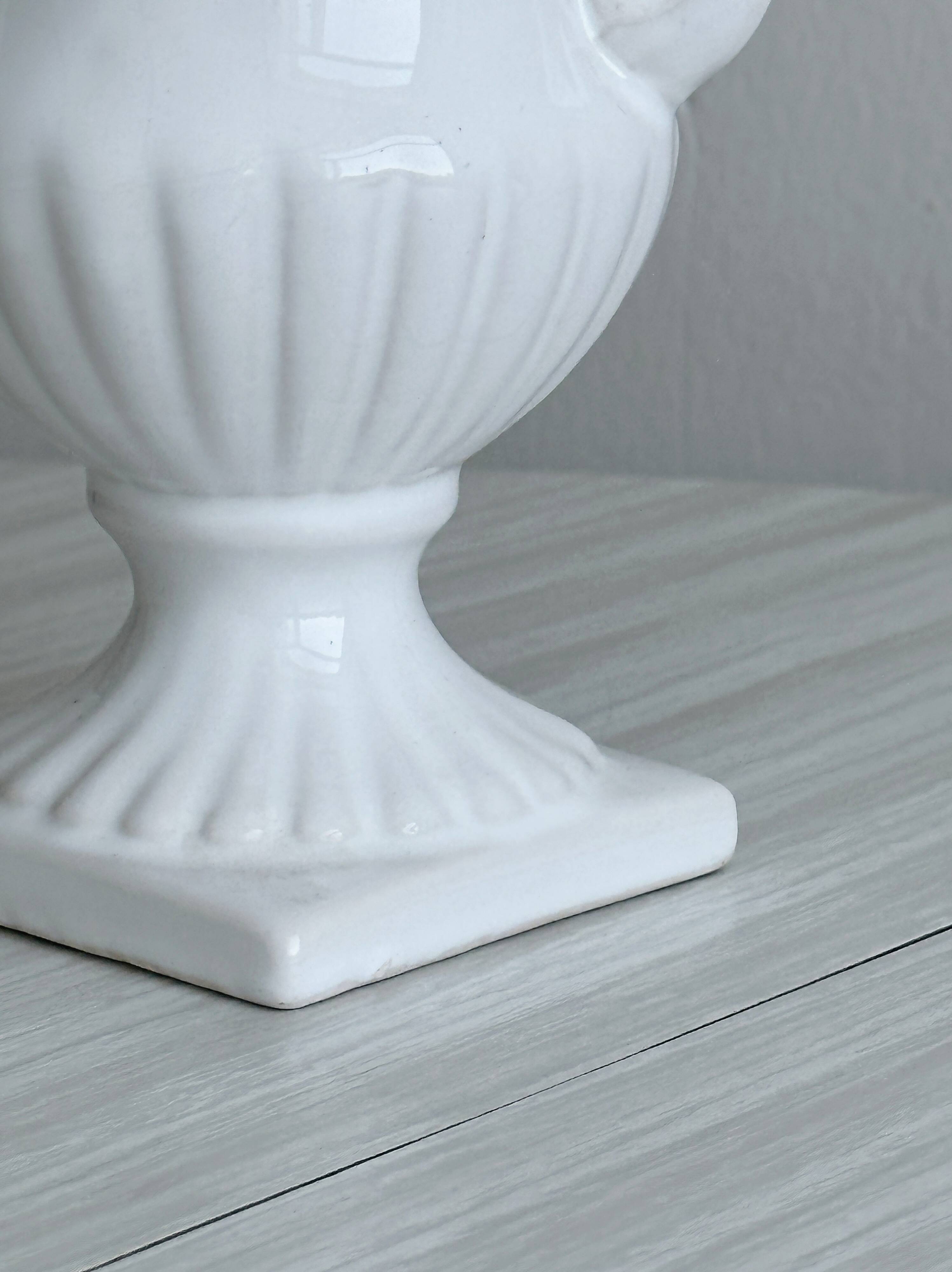 Cache-pot, white vase