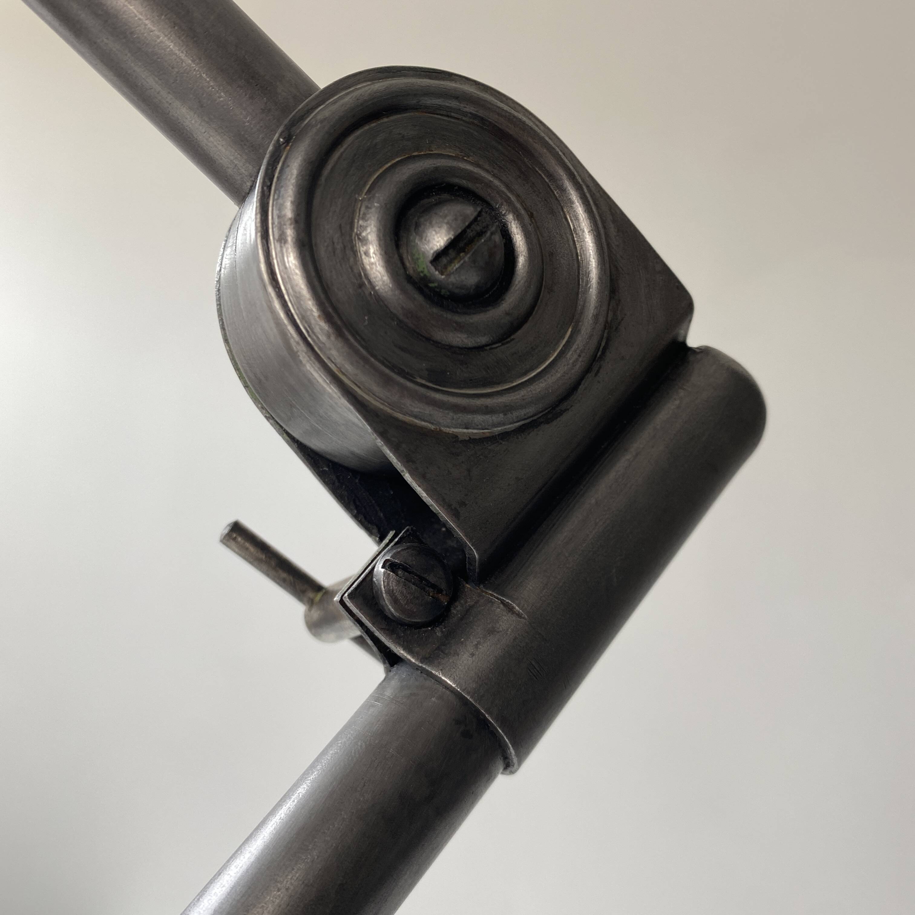 Ancienne lampe applique d’atelier bauhaus hala 122