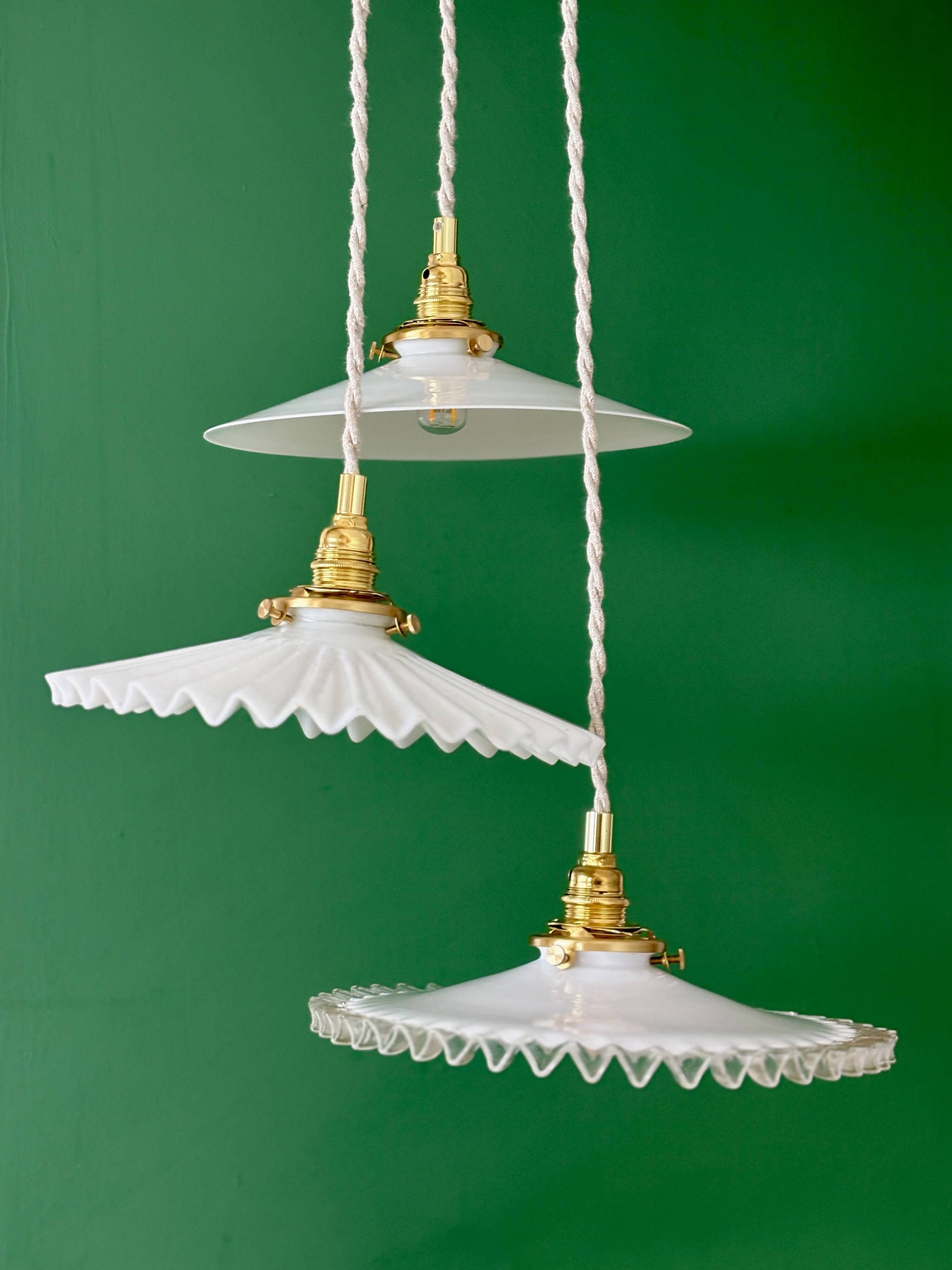 Vintage triple suspension lampshade in white opaline.