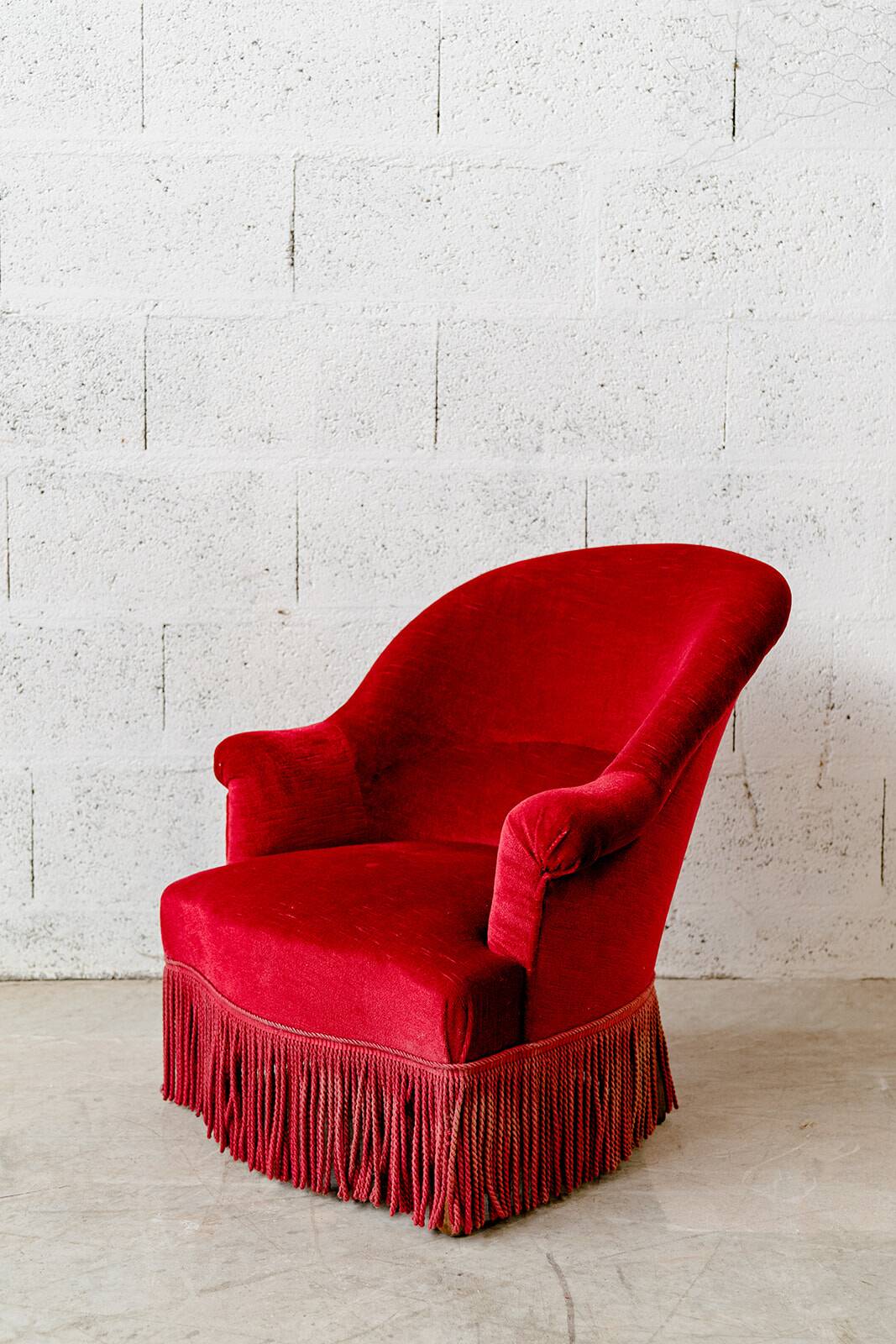 Burgundy toad armchair