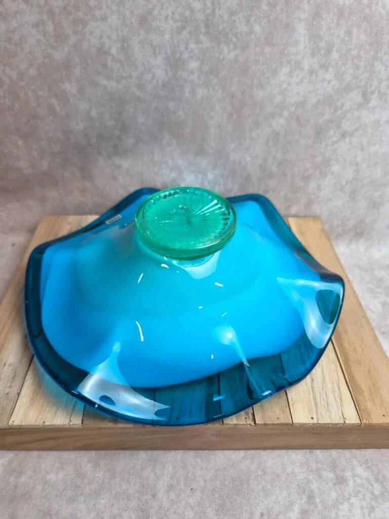 Large vintage blown glass bowl in turquoise – Murano style – applied flower
