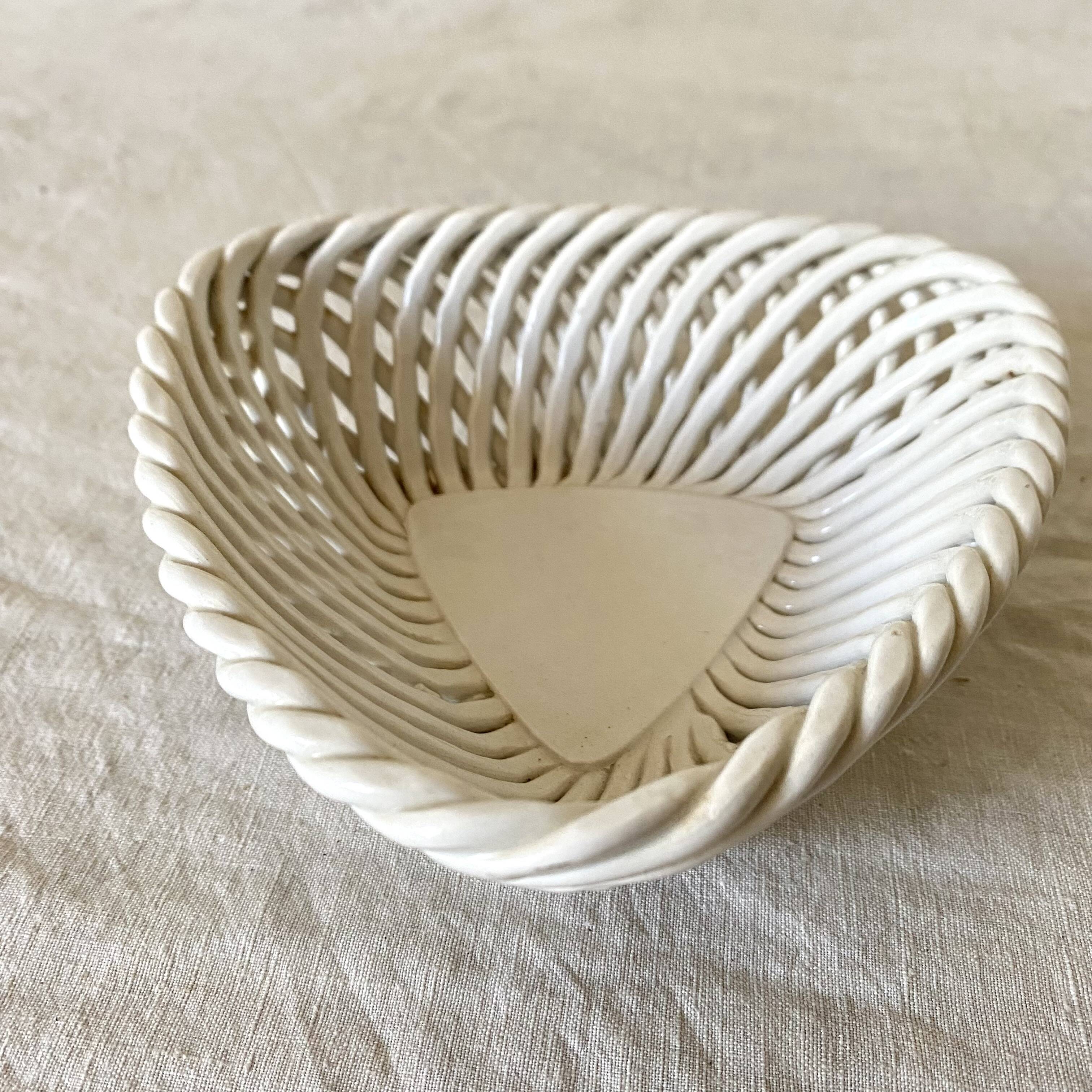 Empty pocket in woven ceramic Italy