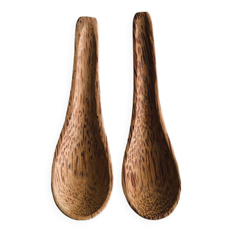 Small wooden spoons