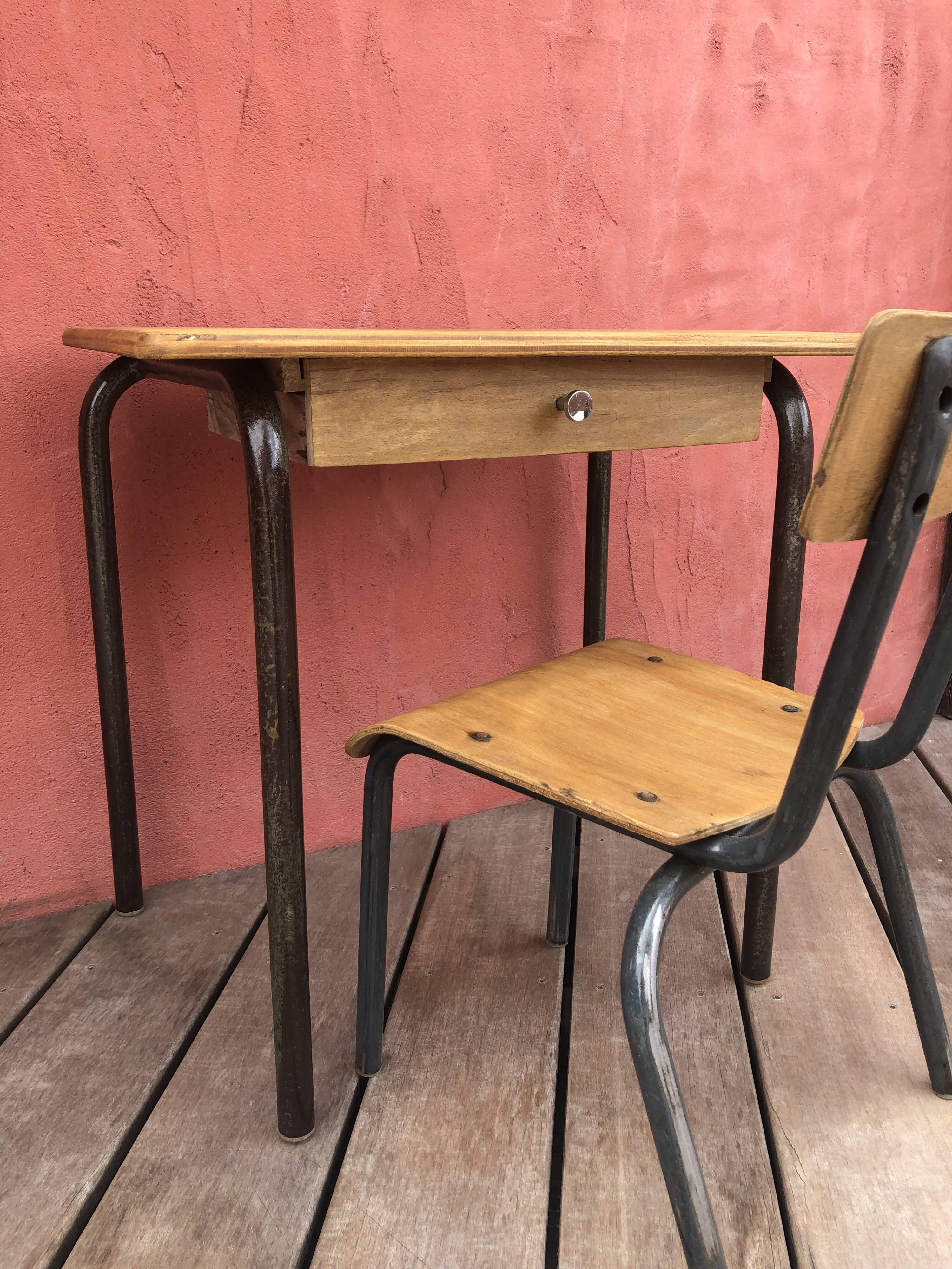 Vintage desk and chair for children between 3 and 5 years old
