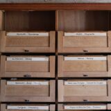 Notary's furniture with clamshells