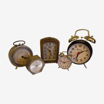 Lot of 5 old alarm clocks