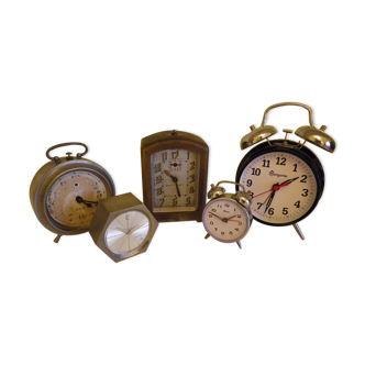 Lot of 5 old alarm clocks