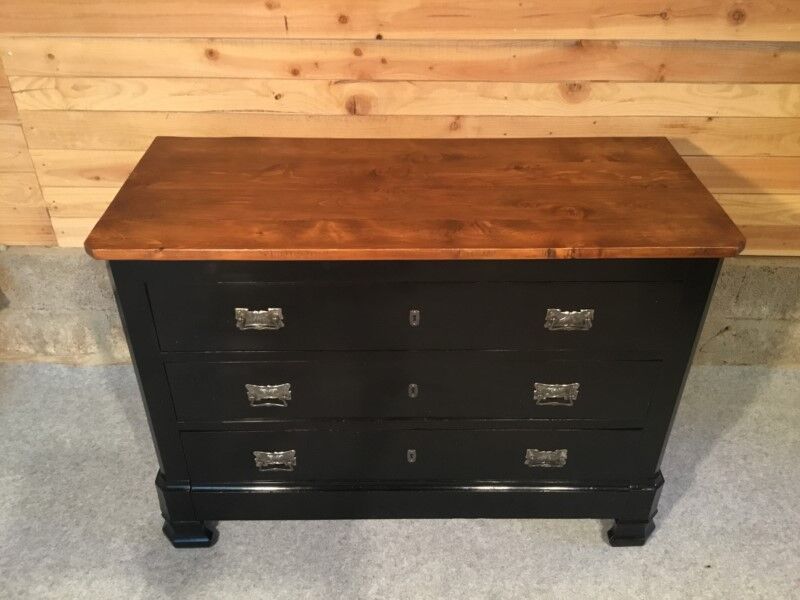 Black chest of drawers