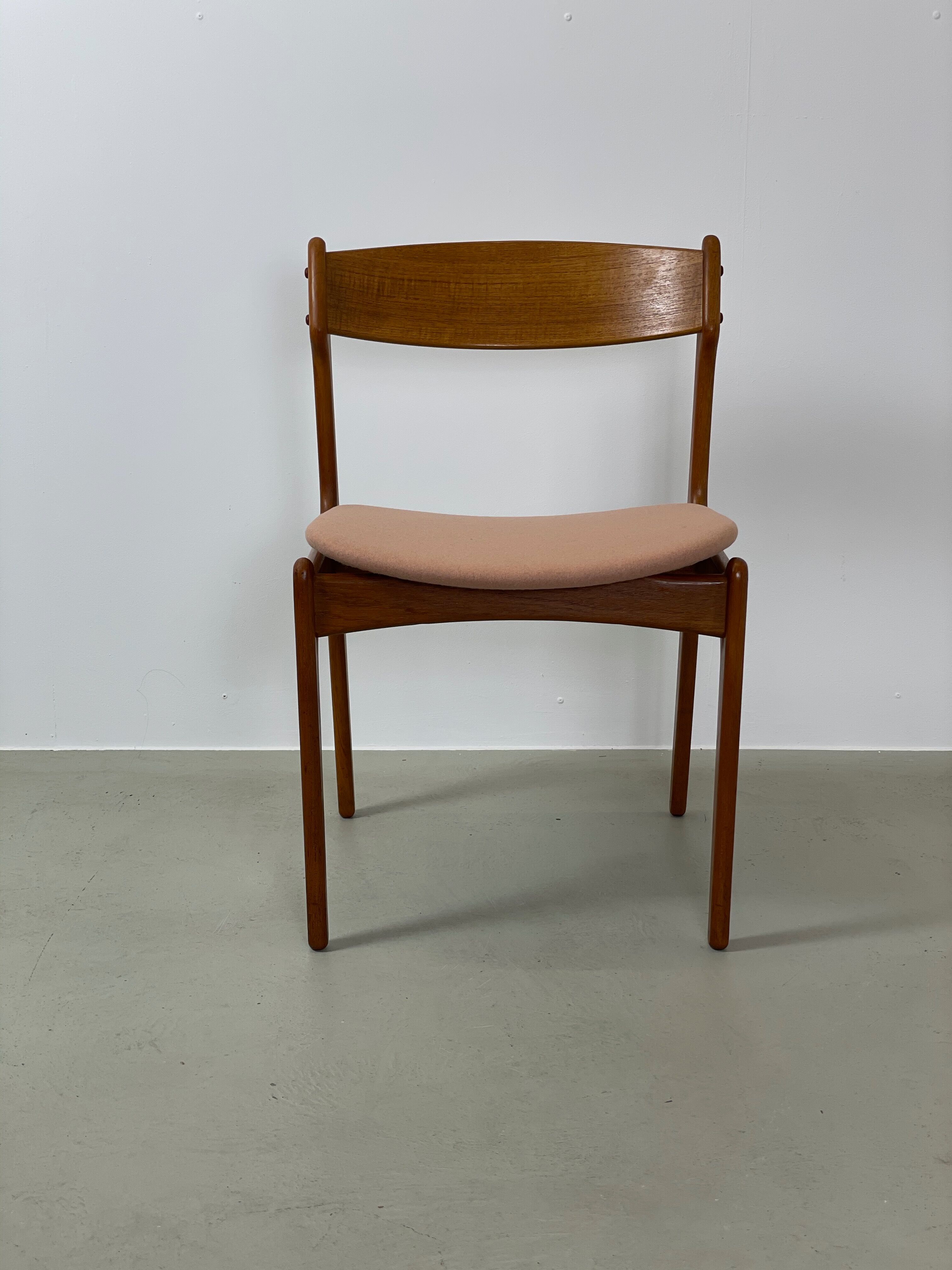 Lot de 4 chaises à manger en teck  par Erik Buch