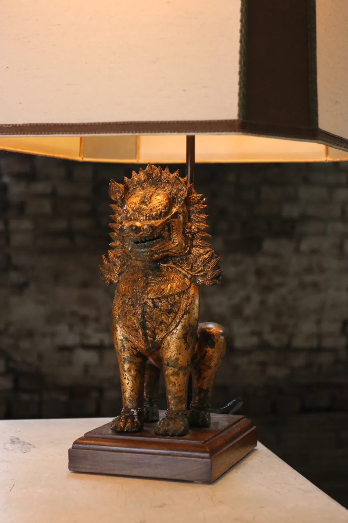 Pair of table lamps with gilt bronze Singha lions – Thailand, 1970s
