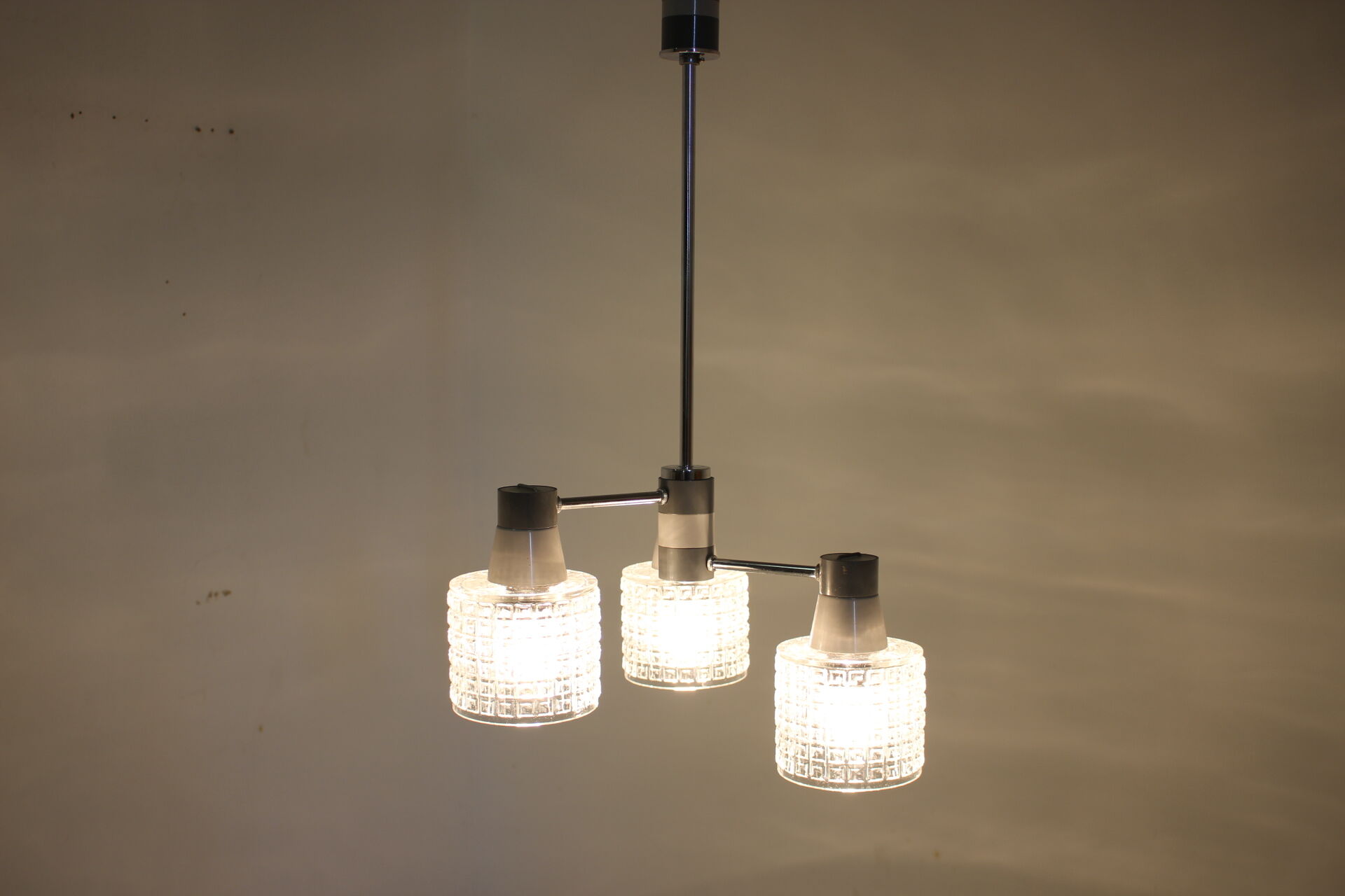 Lustre chromé du milieu du siècle par Drukov 1970