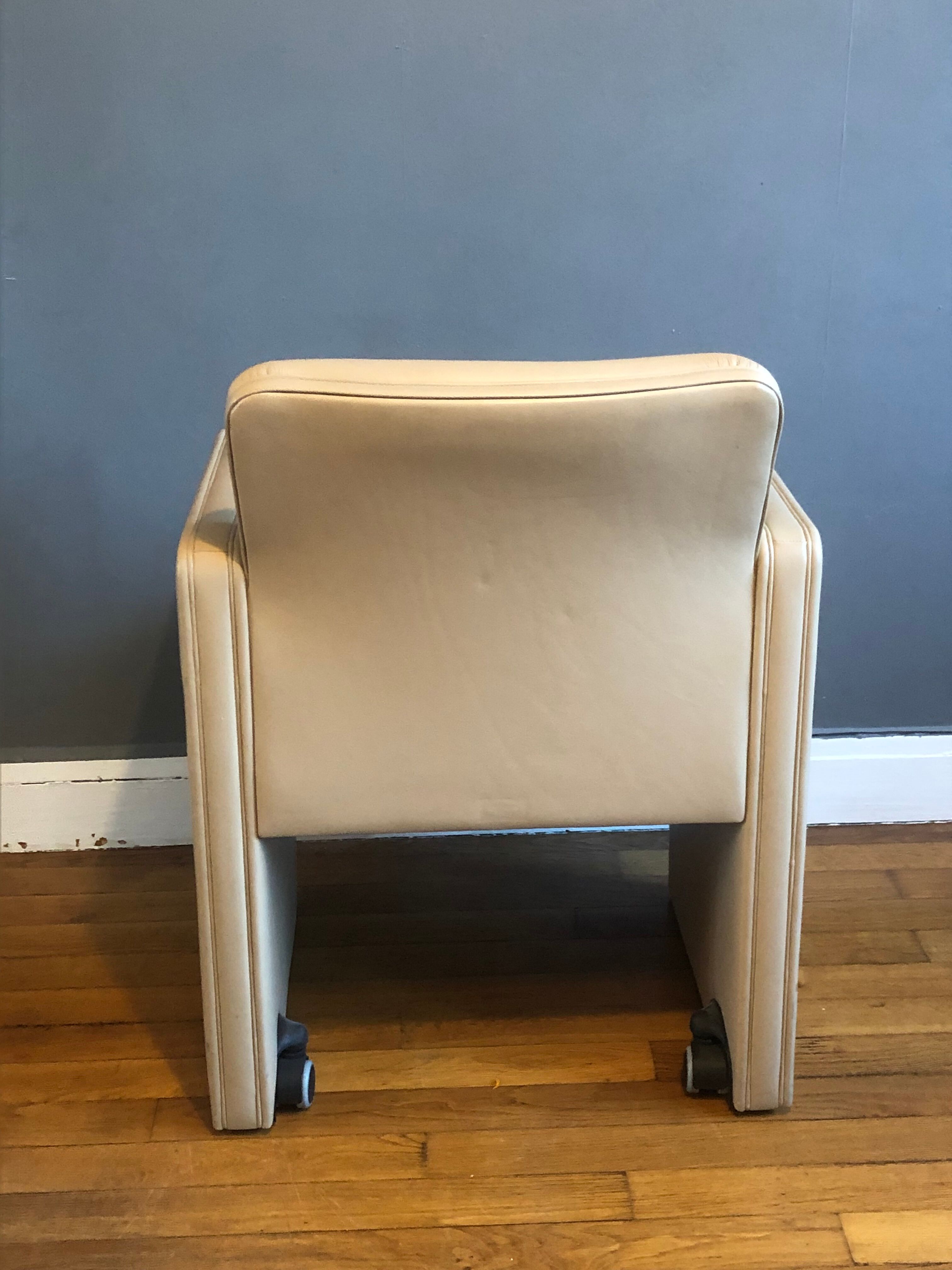 Fauteuil THF design Tito Agnoli pour Poltrona Frau