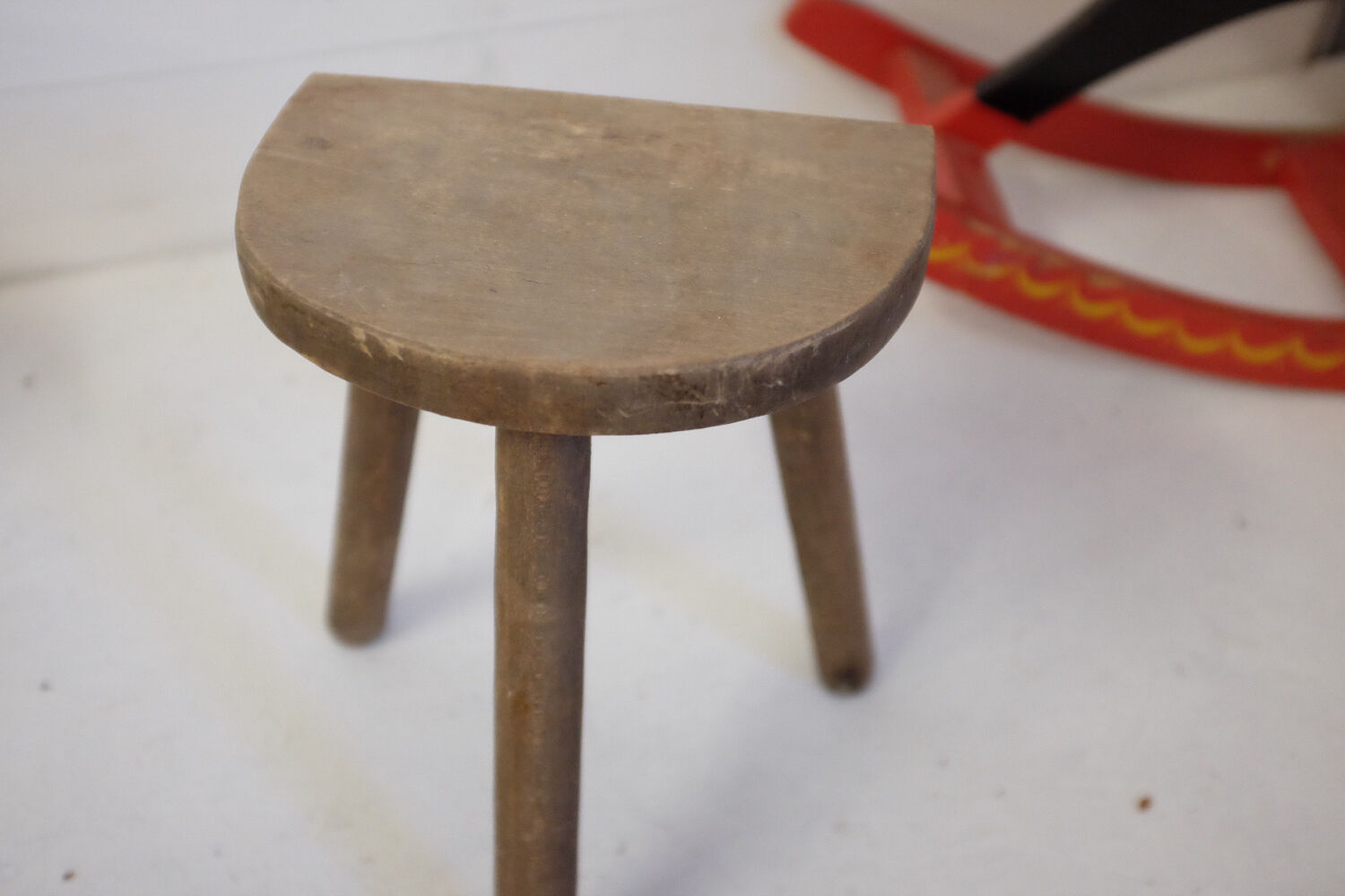 Half-moon farm stool