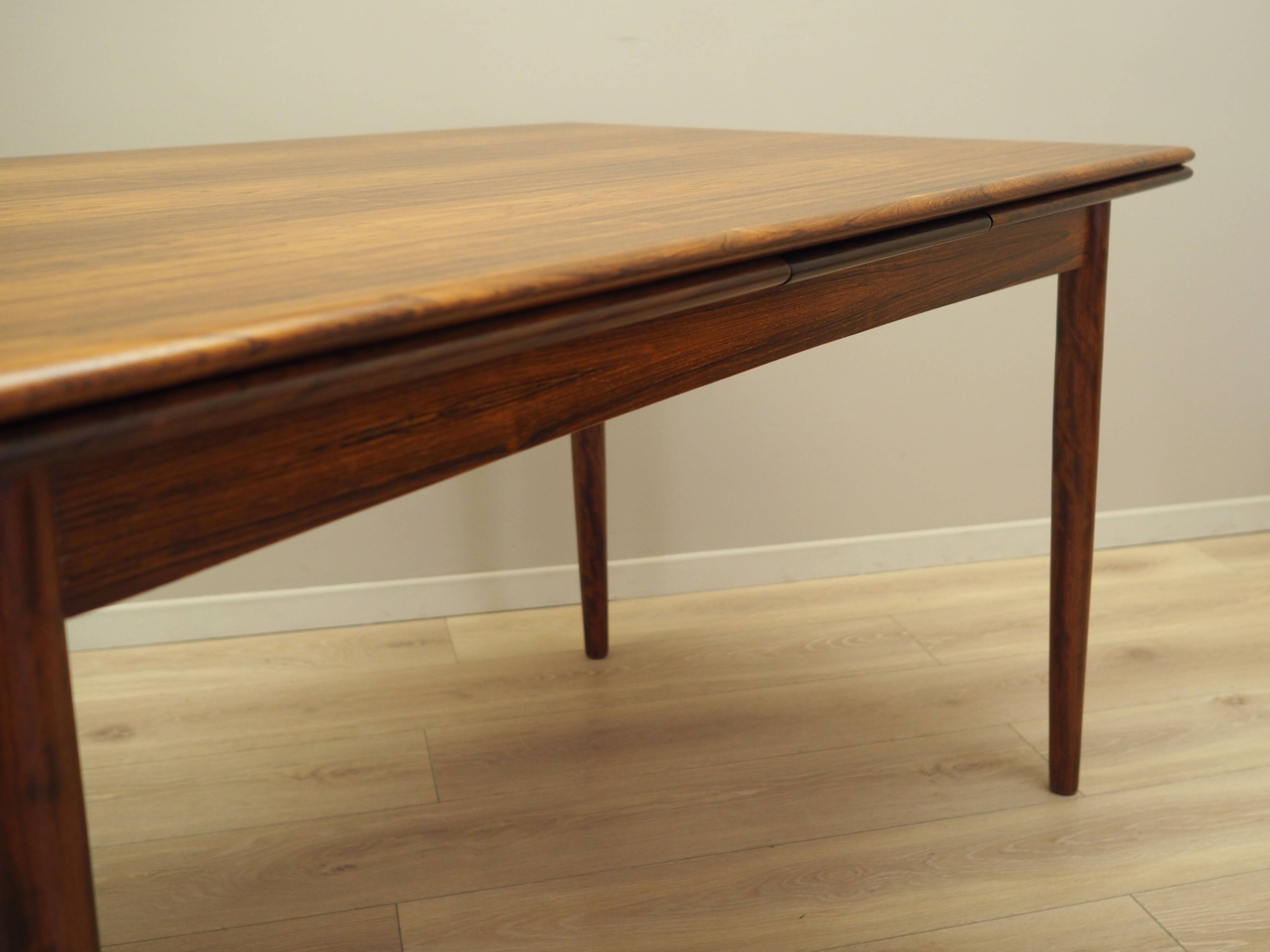 Table en palissandre, design danois, années 1970, production : Danemark