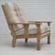 Années 1970, fauteuil danois, laine d'ameublement, bois de chêne massif.