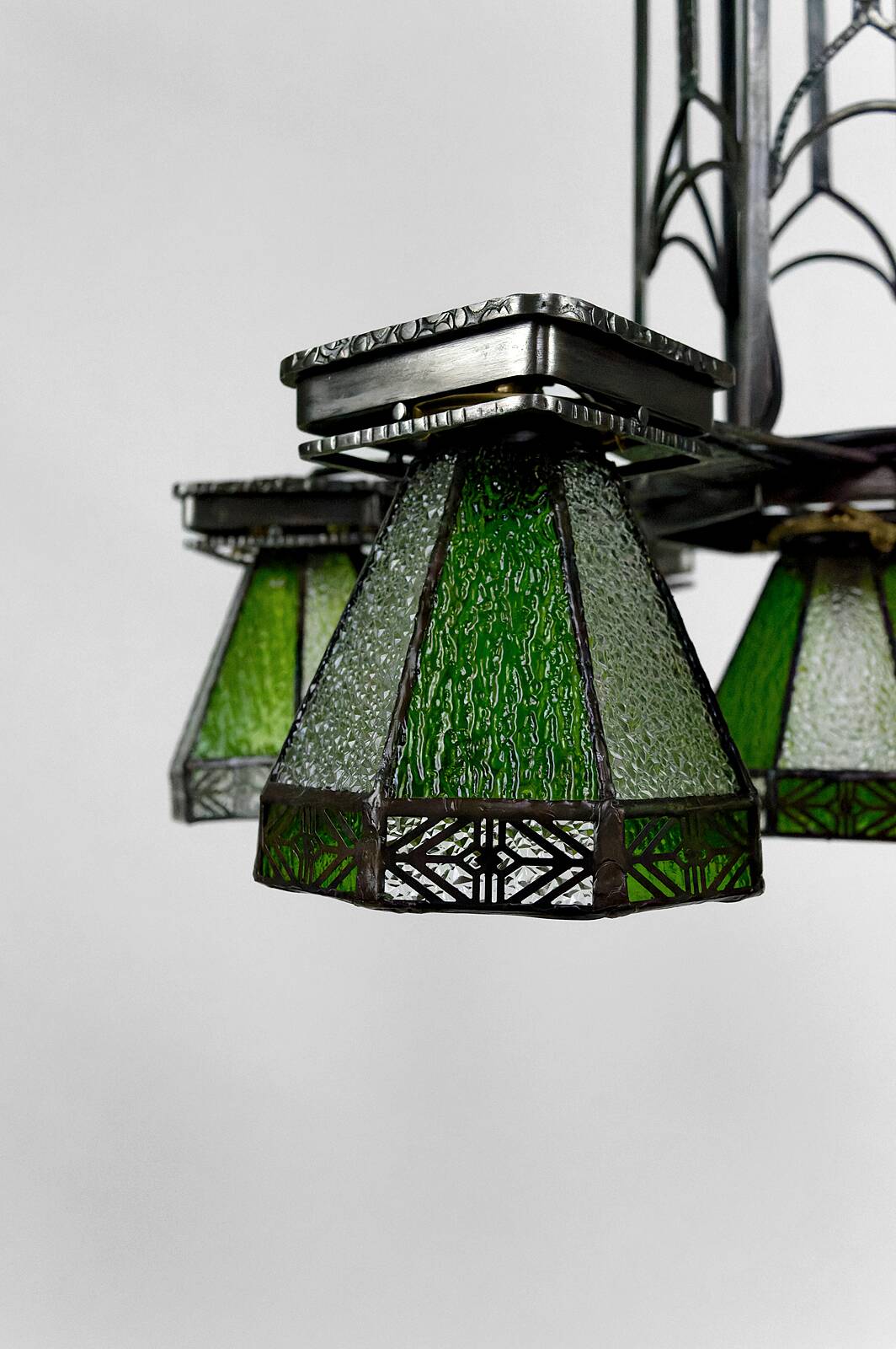 Important wrought iron chandelier, Art Deco Gothic, France, Circa 1920