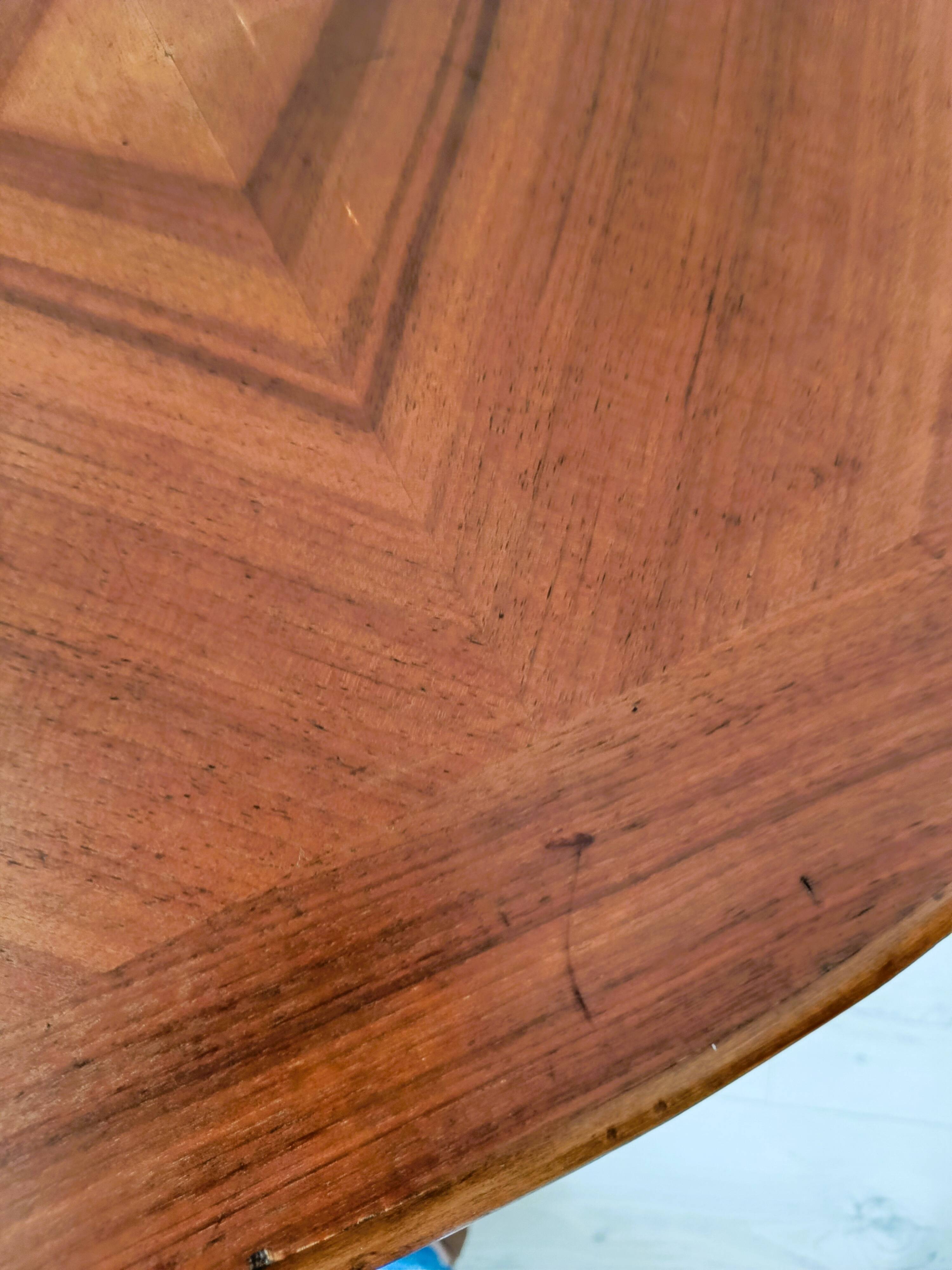 Table pliante vintage aux pieds tournés