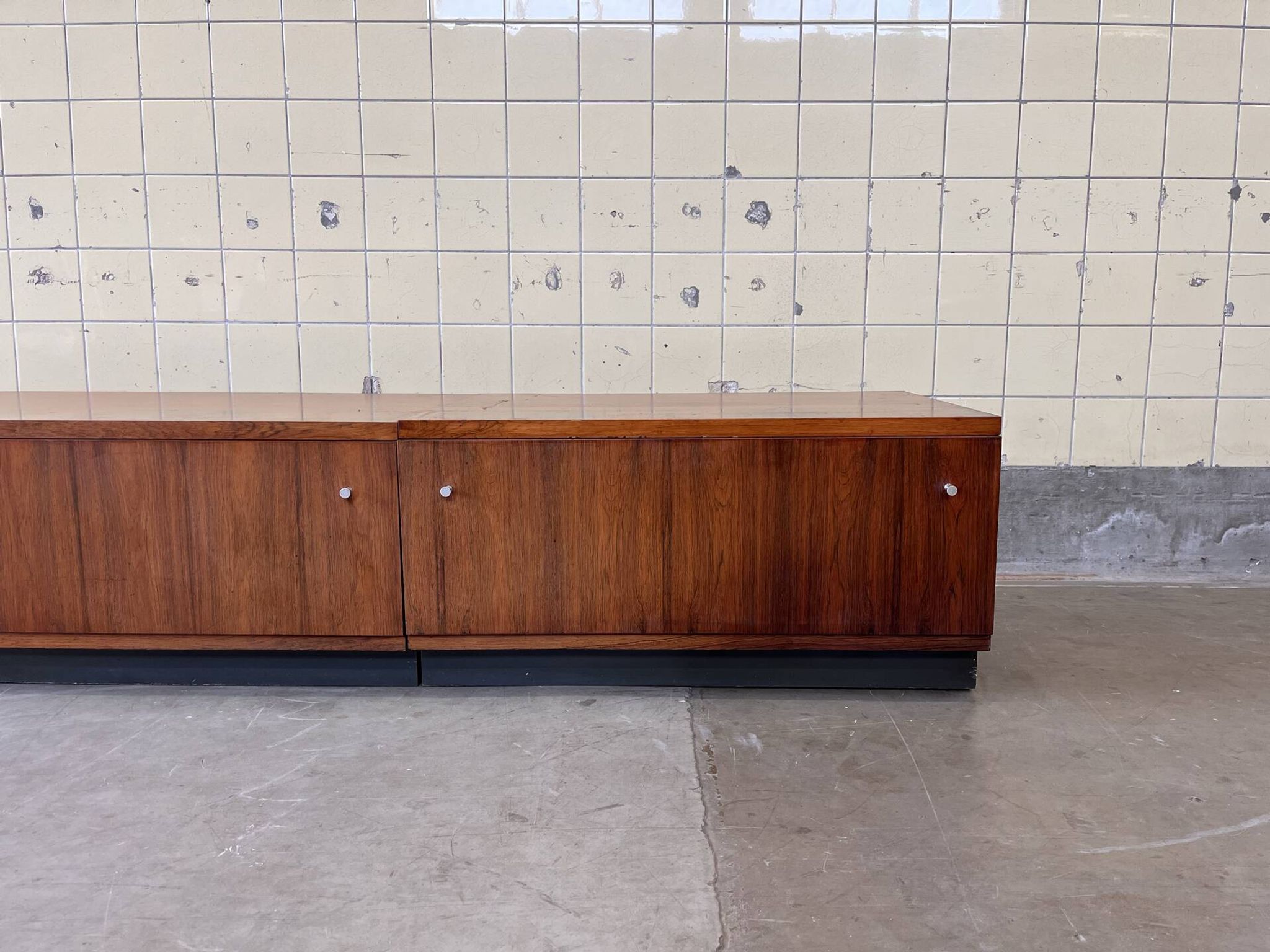 Meuble bas en palissandre vintage