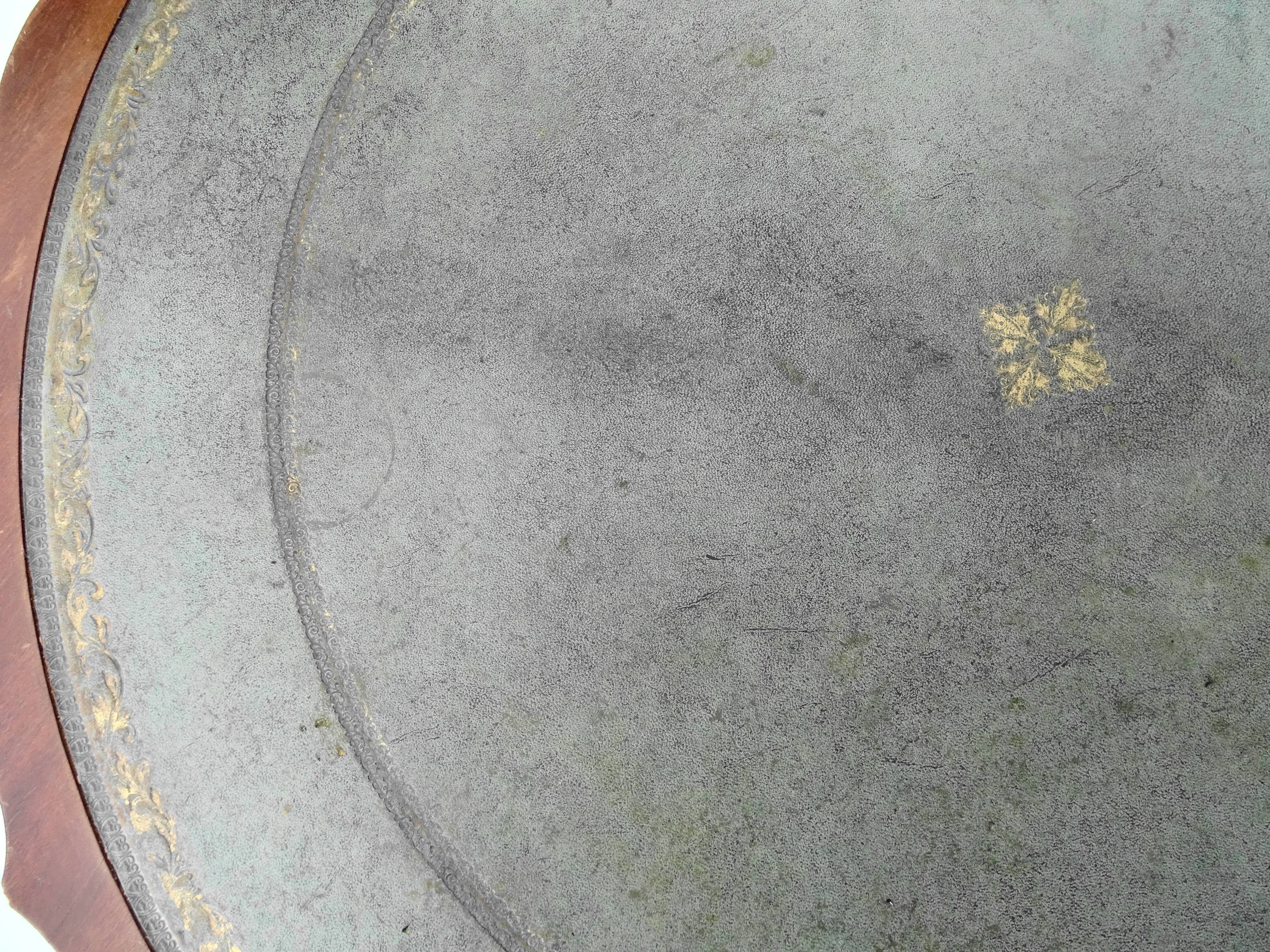 Fedeoned round bass table