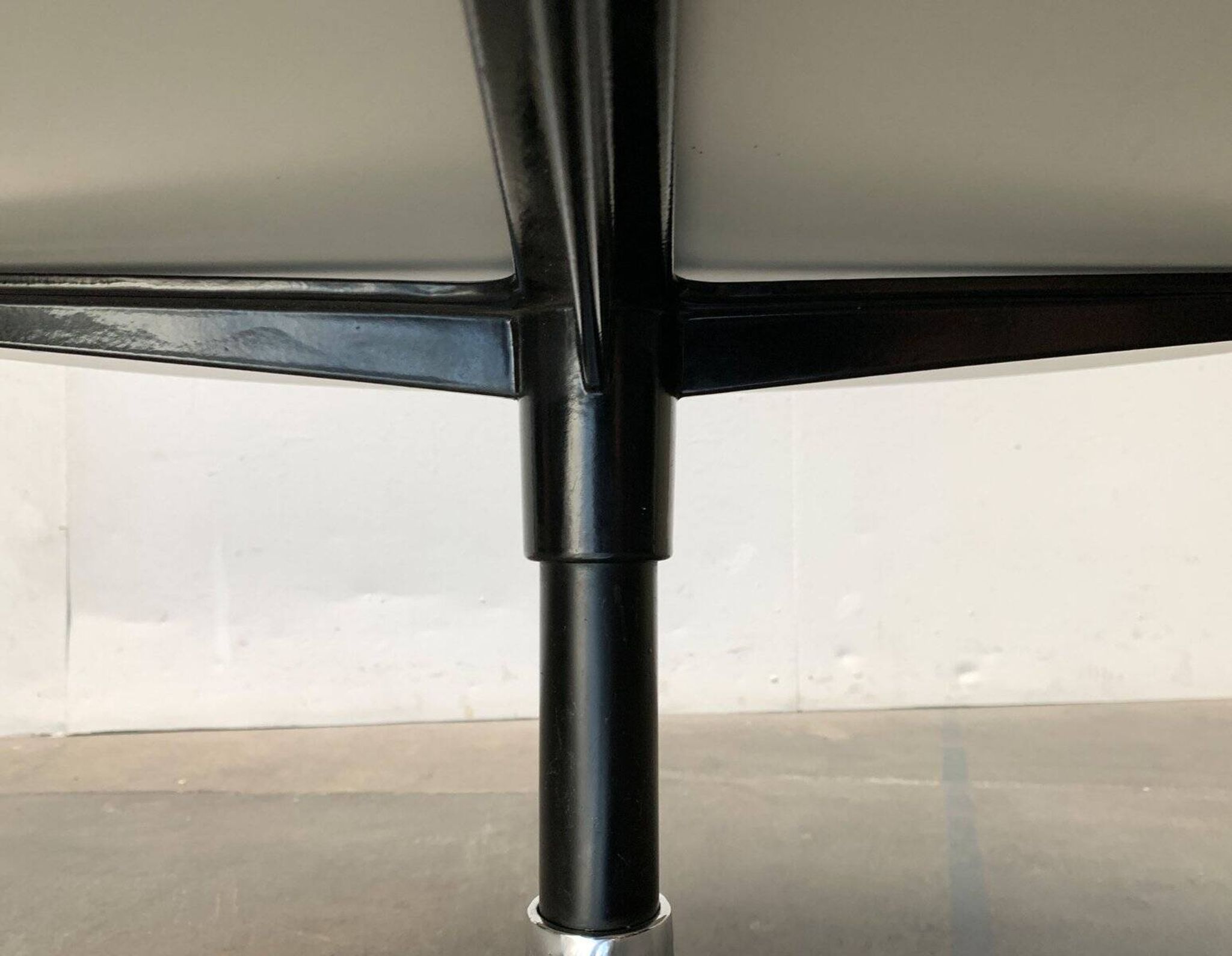 Table d'appoint du milieu du siècle par Charles & Ray Eames pour Herman Miller, années 1960