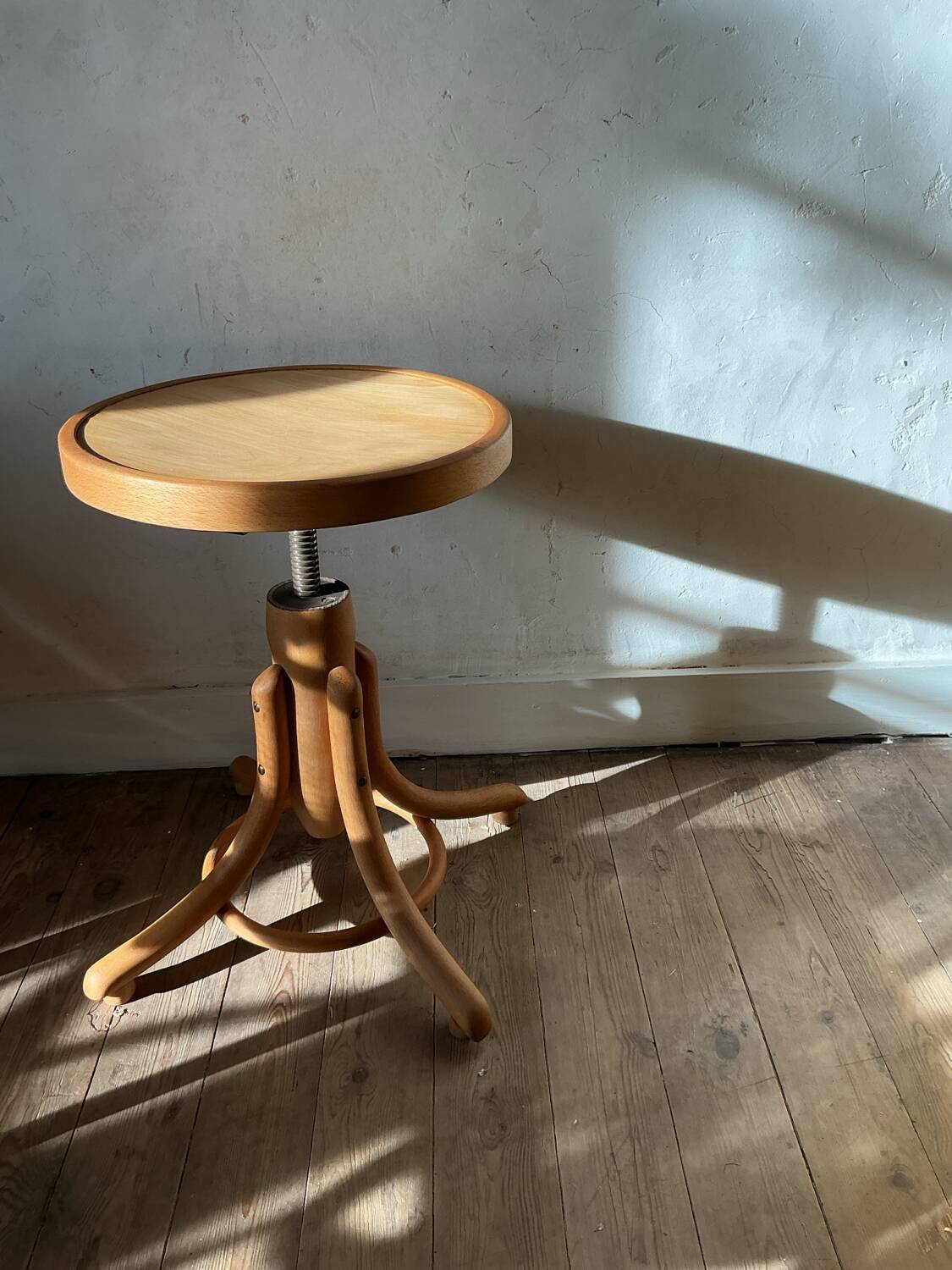 Thonet screw stool