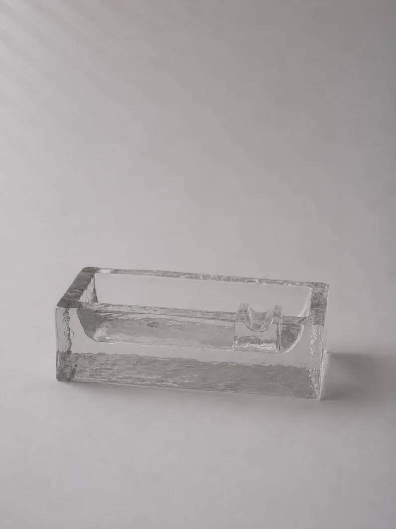 Cendrier vintage en verre glacé - design scandinave, décoration brutaliste en verre épais