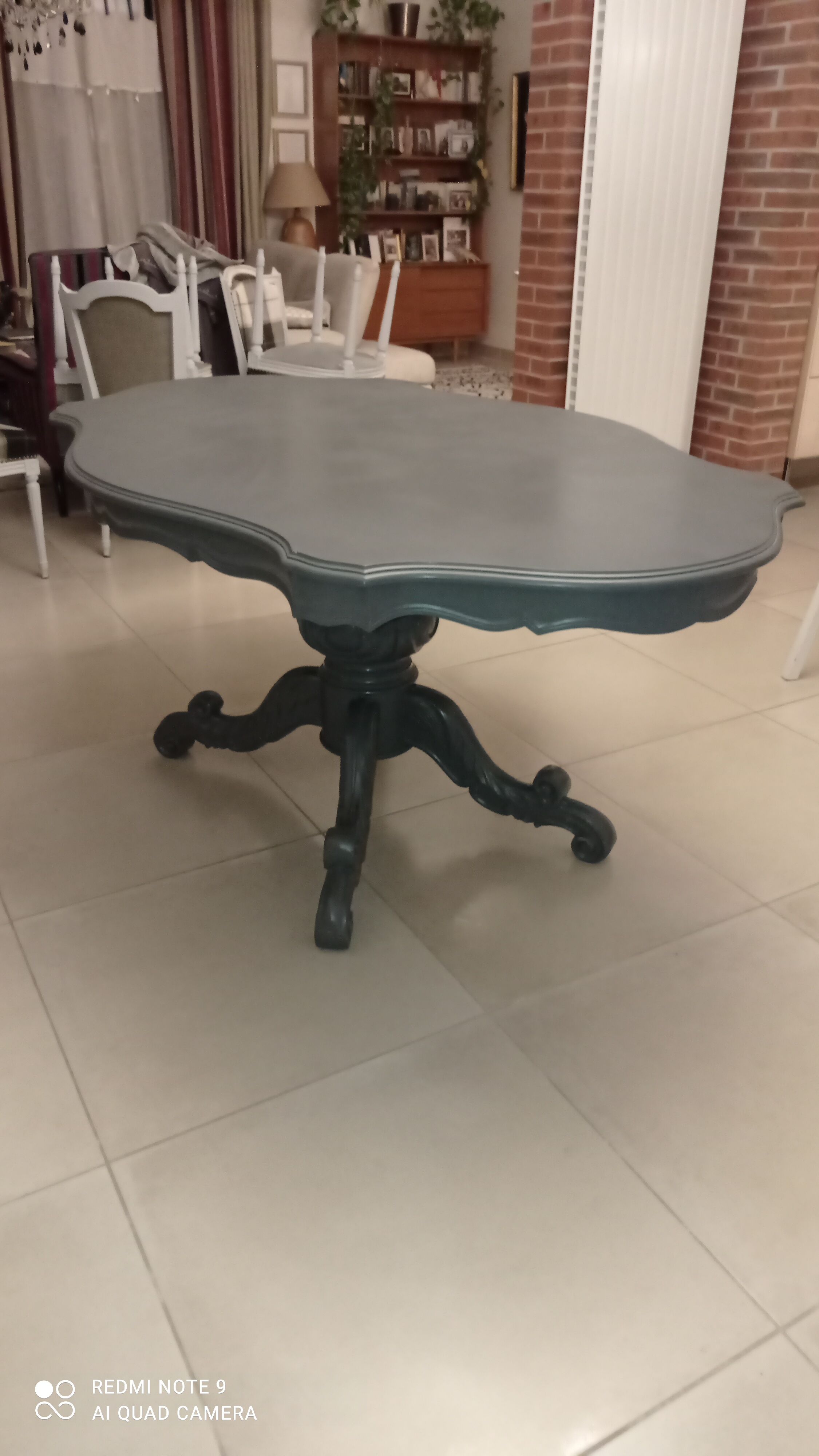 Central foot table