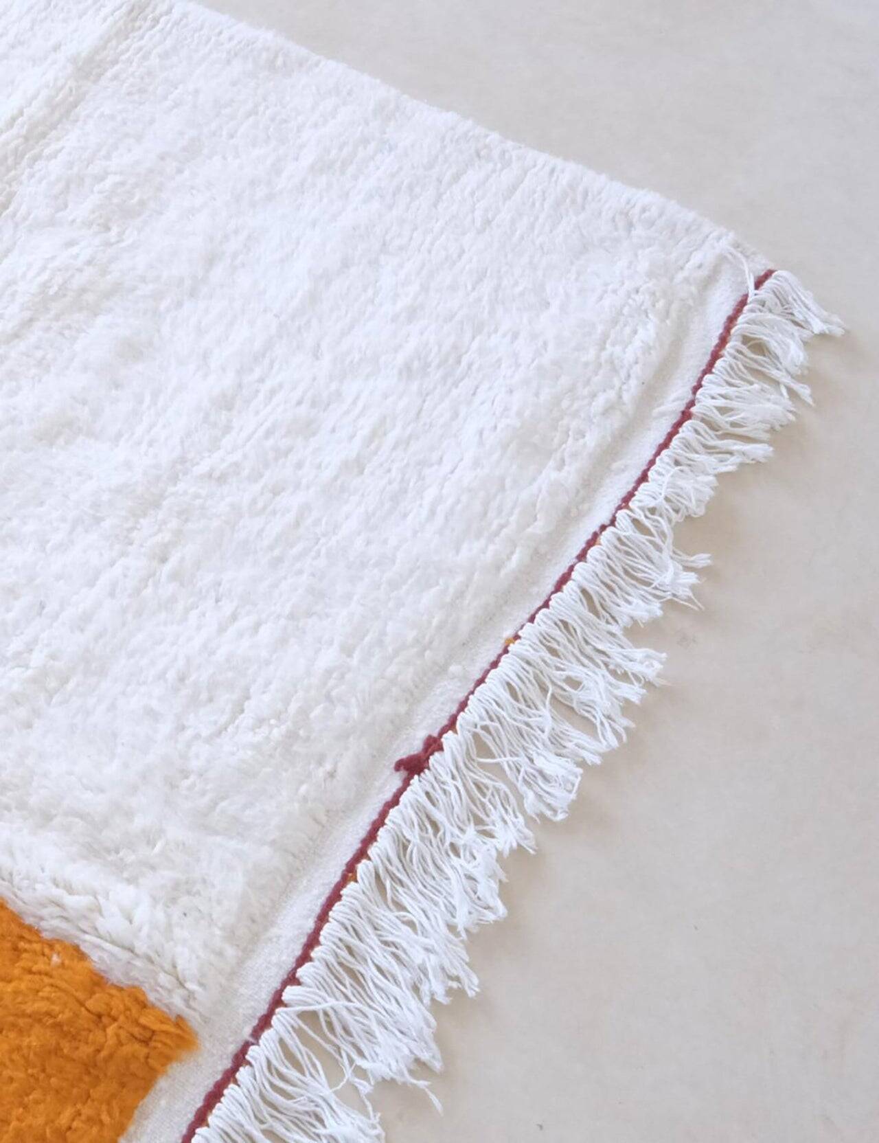 Traditional hand-woven Berber rug size 150 x 250 cm