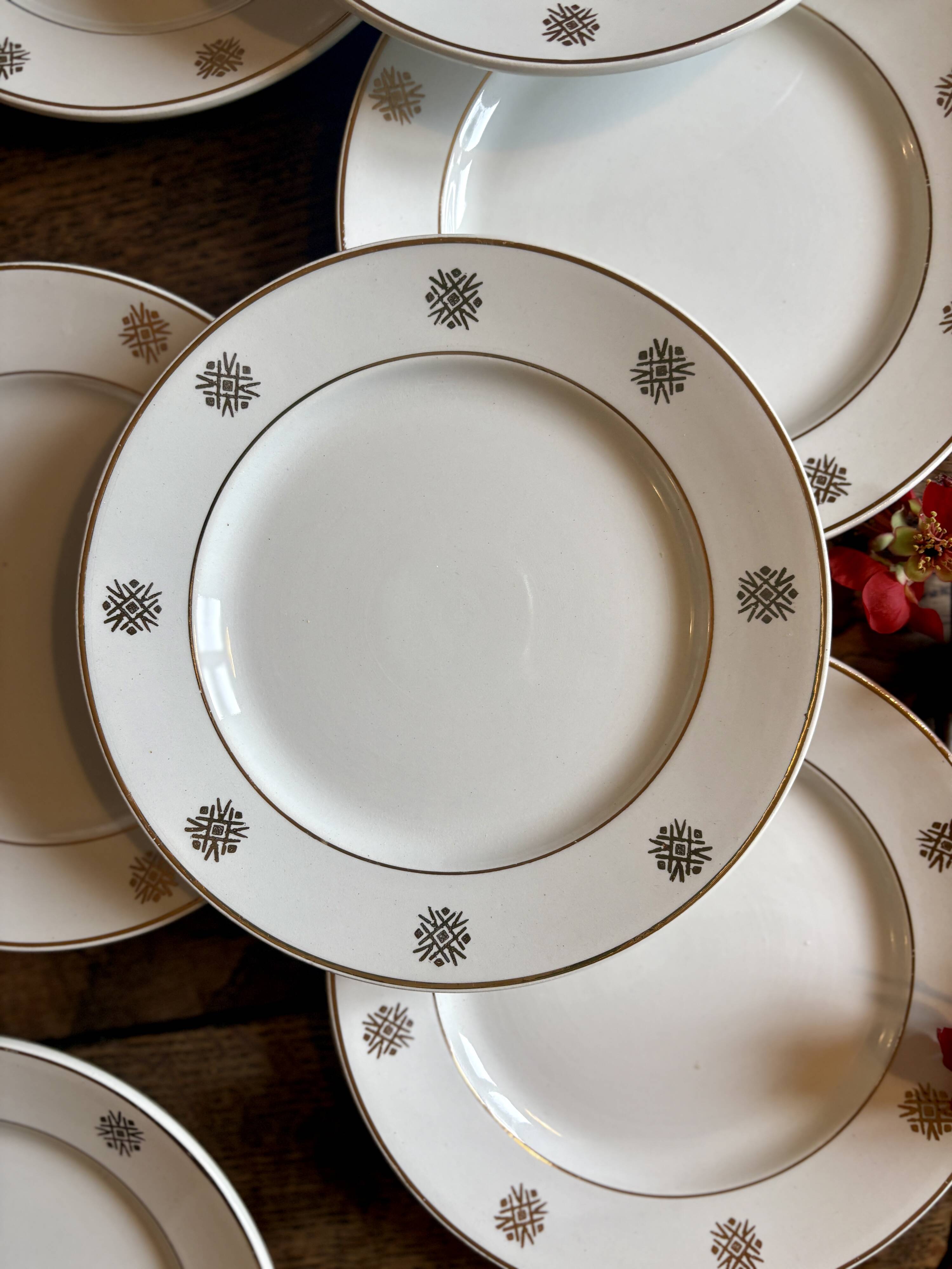 Lot de 10 assiettes à dessert vintage blanches et dorées