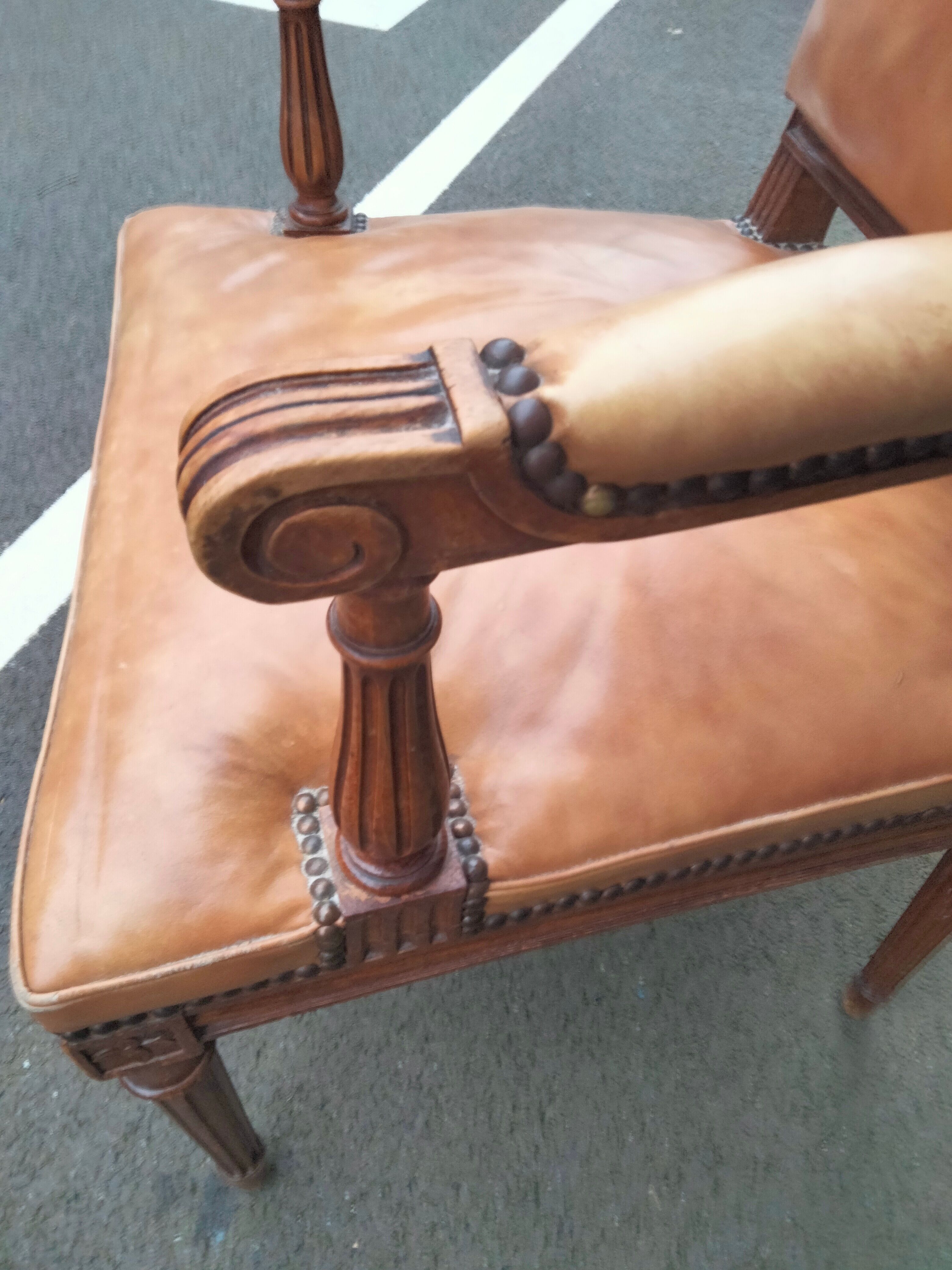 Paire de fauteuils anciens style Louis XVl