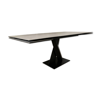 Table de repas Axel – Roche Bobois – design Yoshiharu Hatano