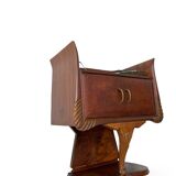 Tables de chevet italiennes Art déco en ronce de noyer, années 1950. Il ya une tablette supérieure en verre