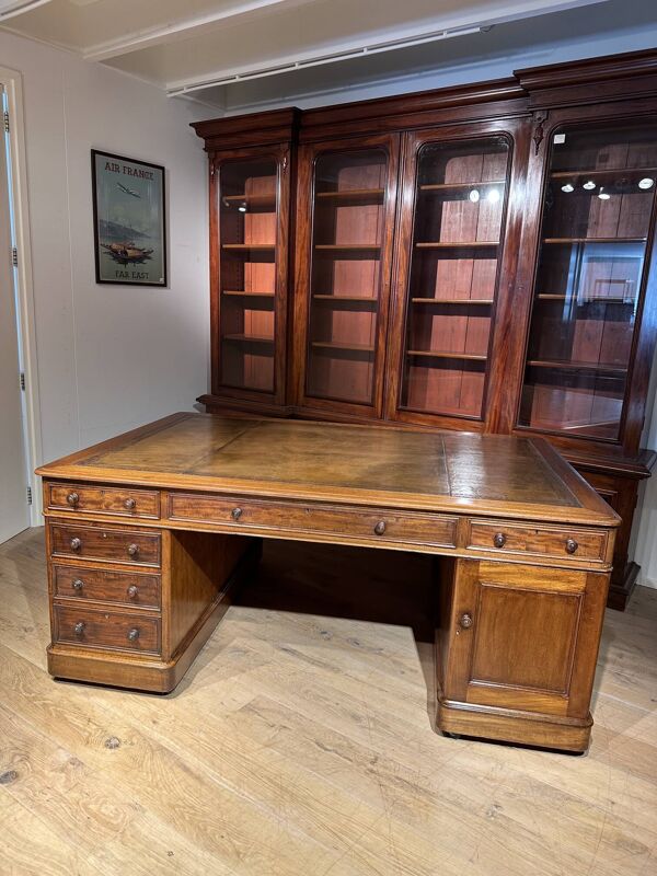 Grand bureau ancien/bureau de partenaires