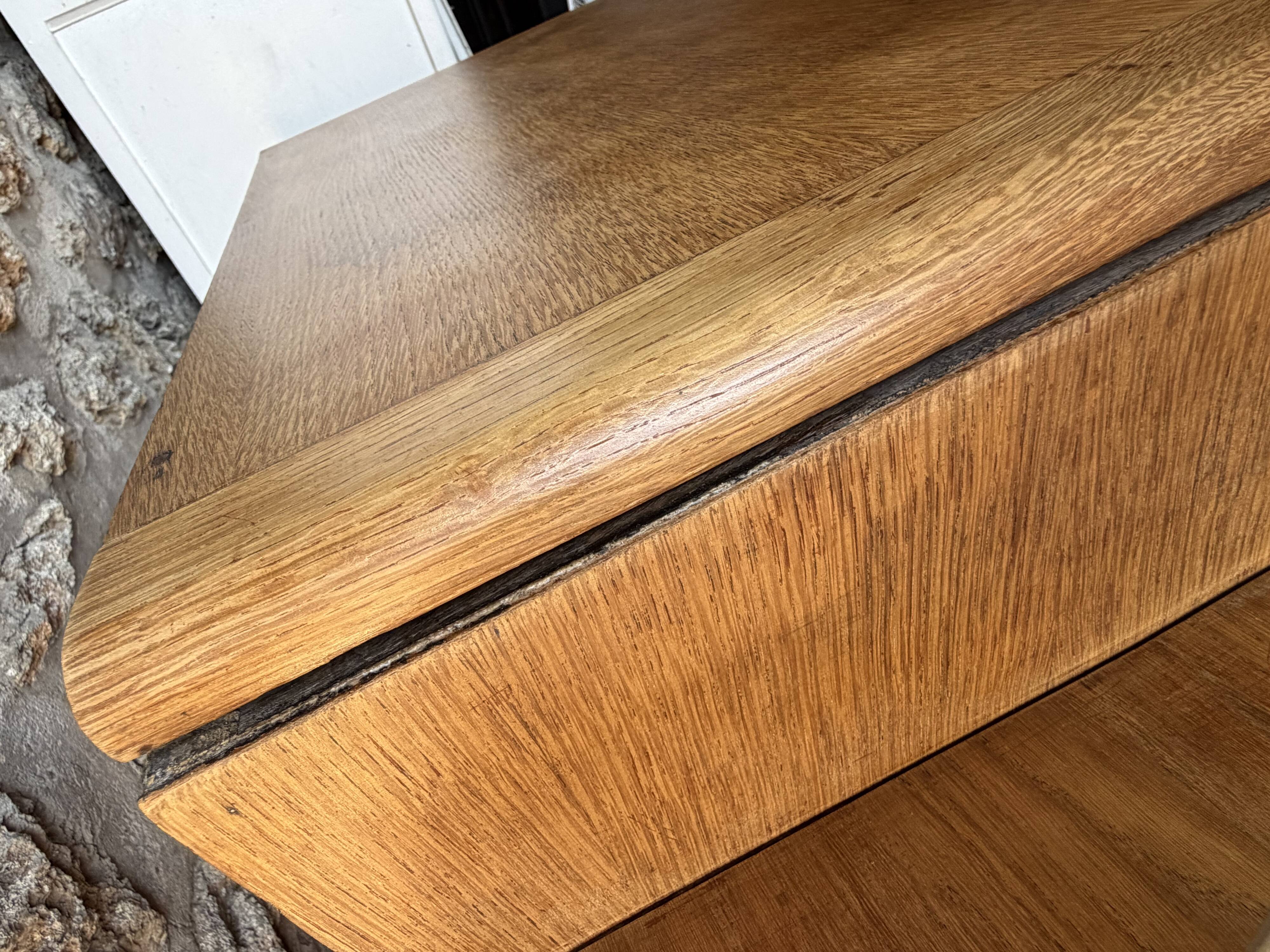 Commode asymétrique art déco chêne brut rénovée