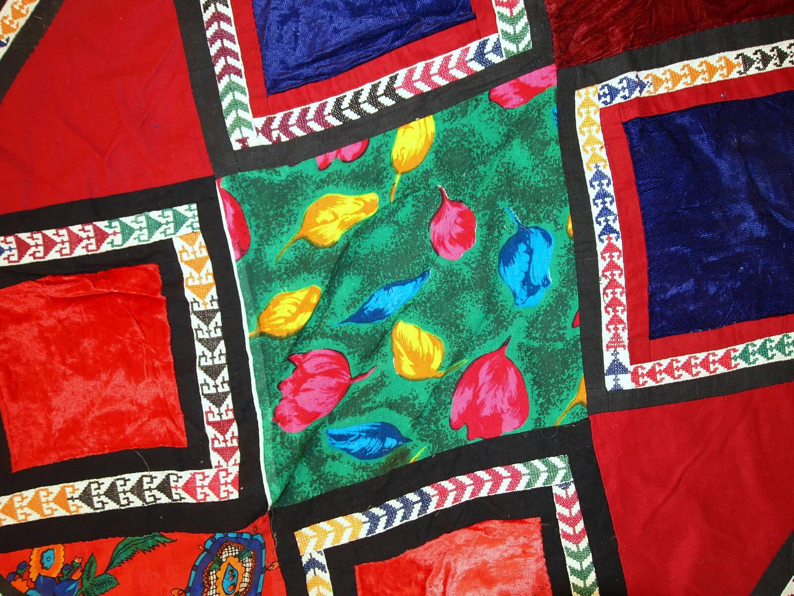 Handmade vintage Uzbek Suzani patchwork kilim 129cm x 227cm, 1960s