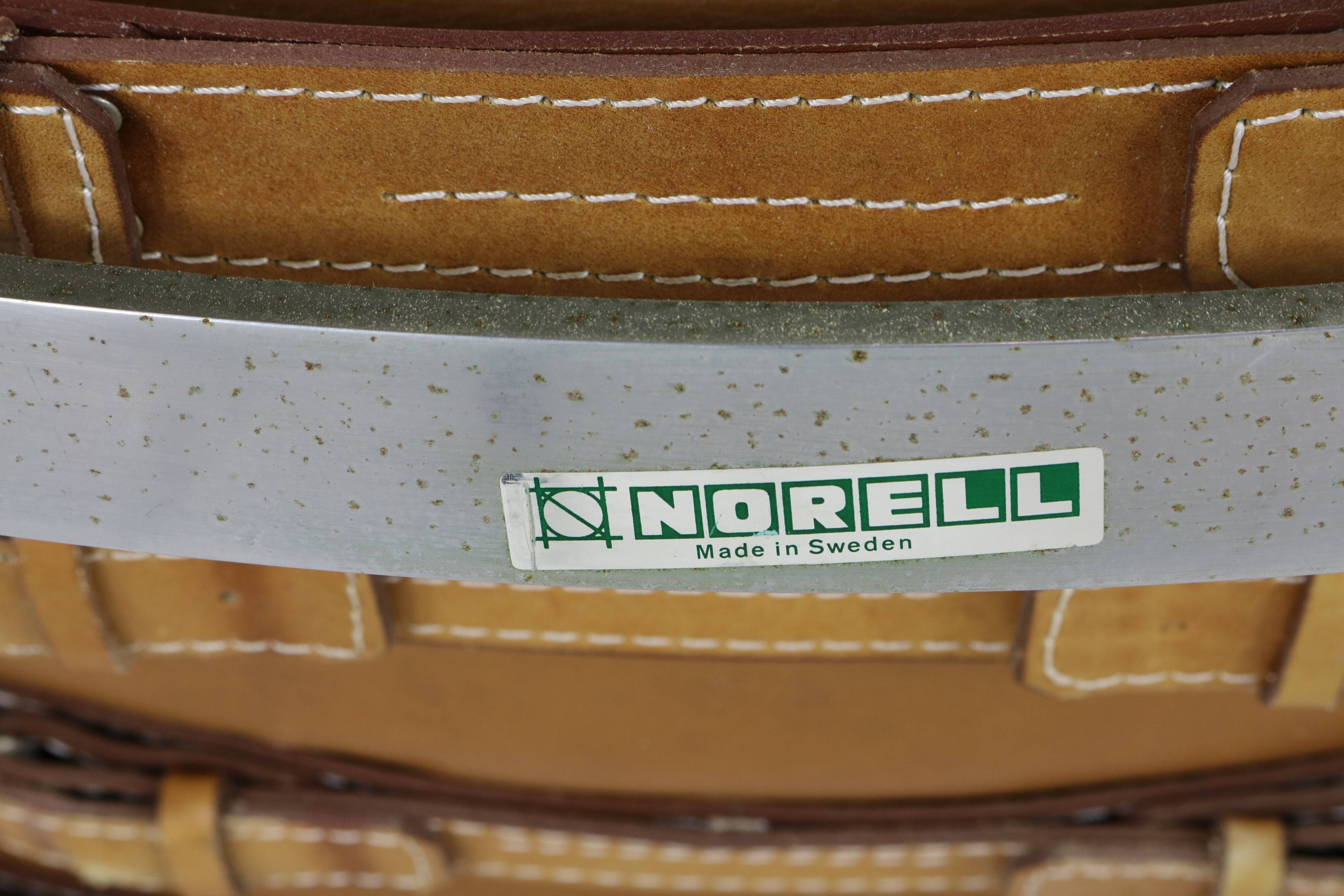 Fauteuil et repose-pieds design années soixante par Arne Norell