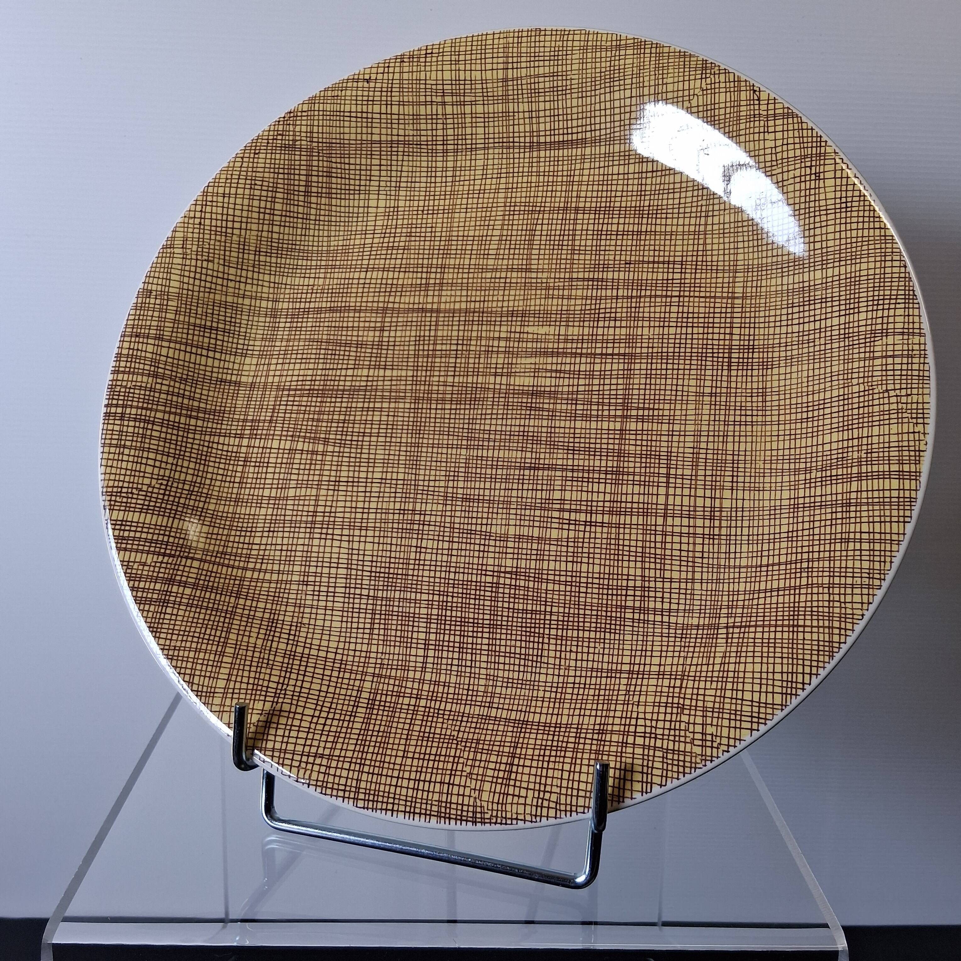 Slightly hollow round serving plate from Villeroy and Boch model "Bern".