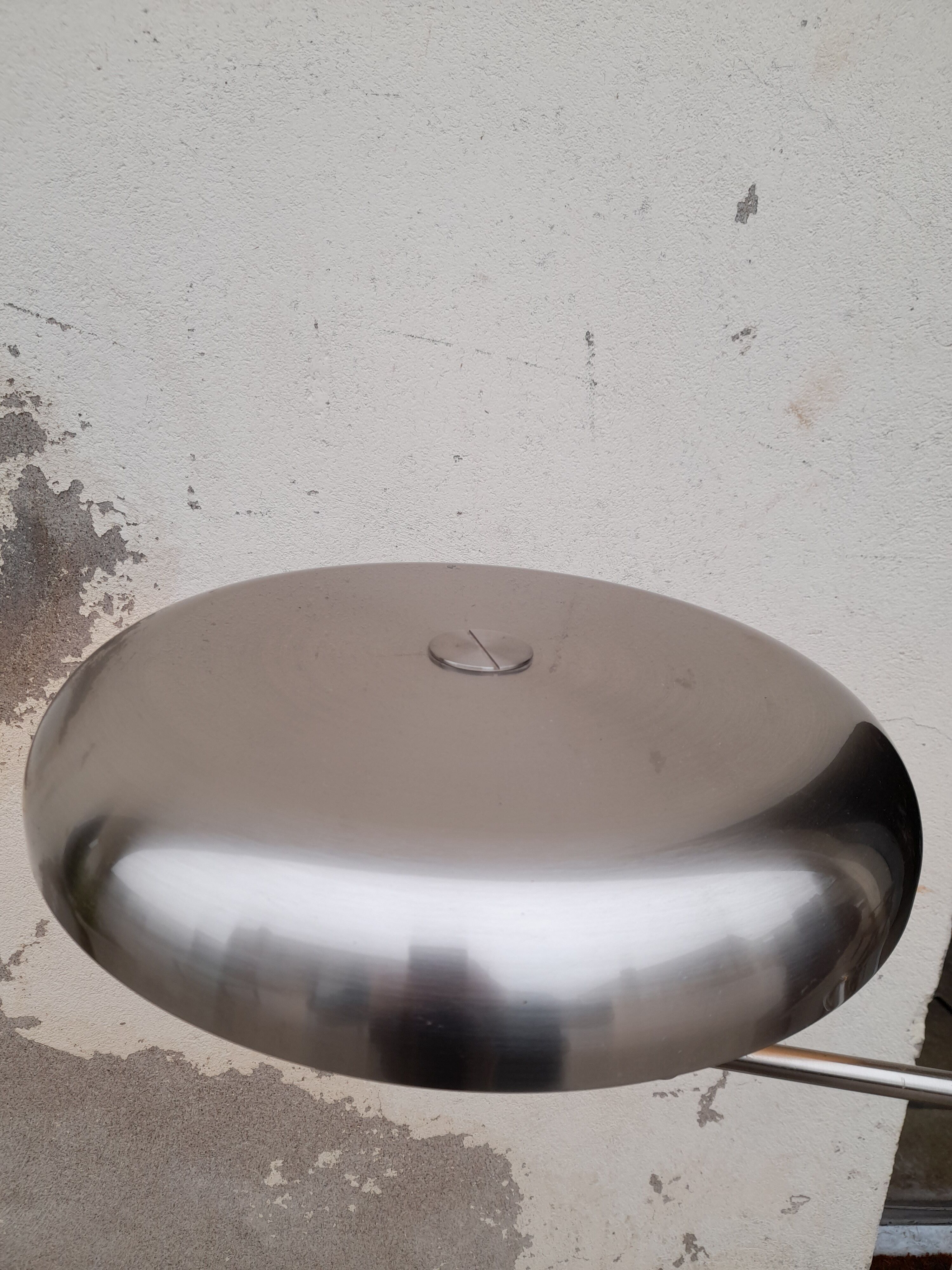 80 year articulated lamppost design